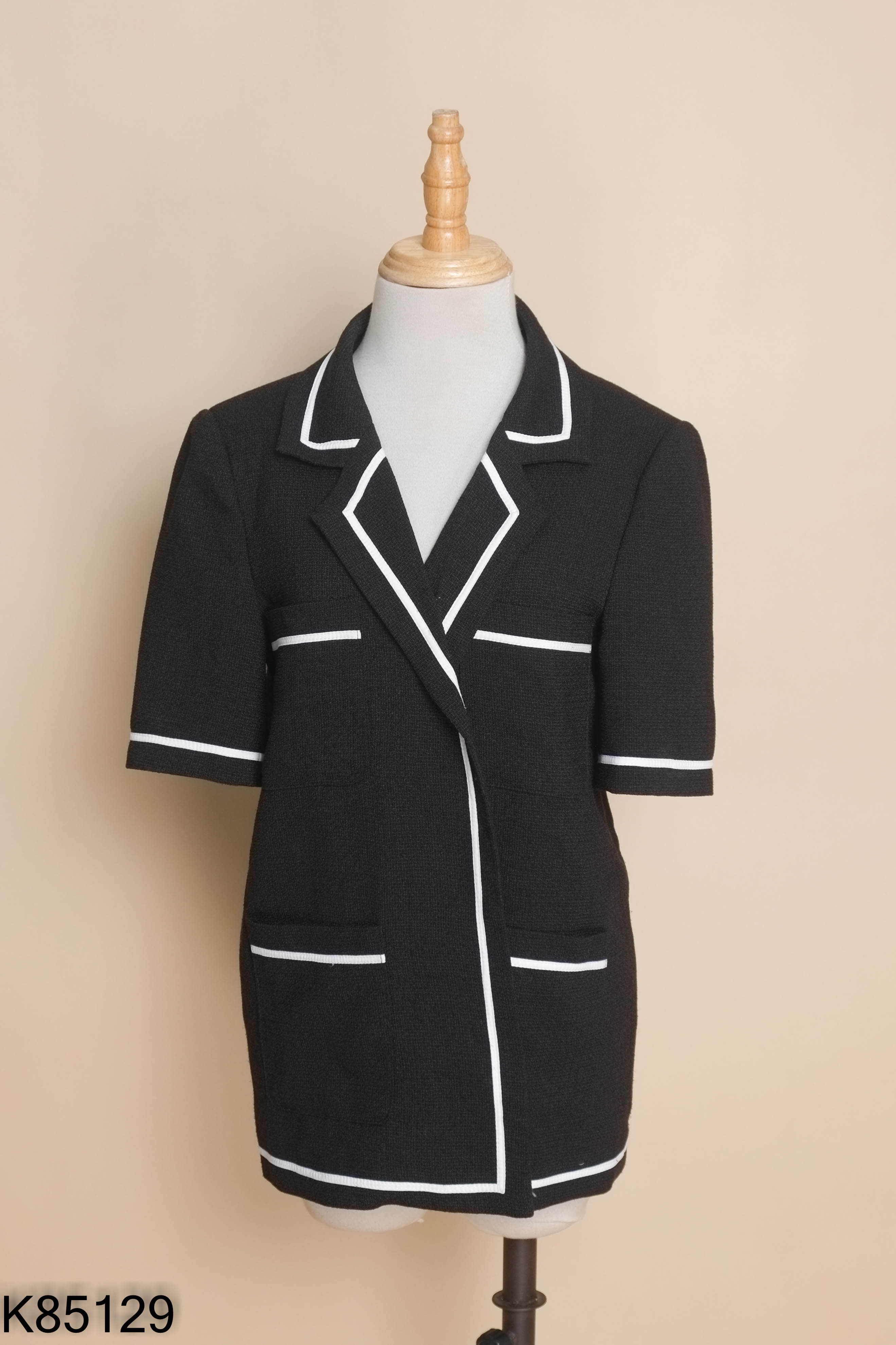 Áo khoác dạ đen D.WEAR viền trắng