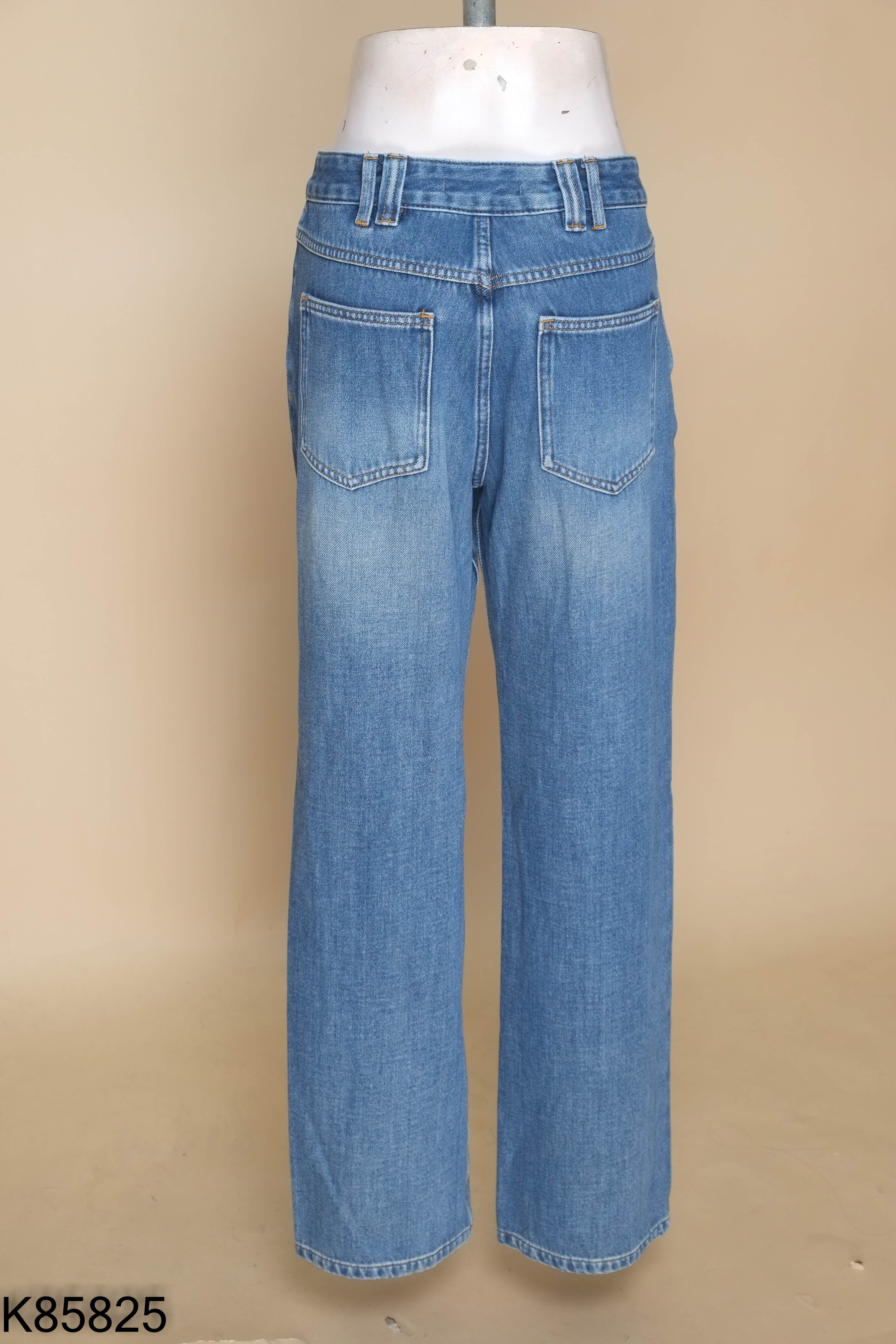 Quần jeans xanh ống loe