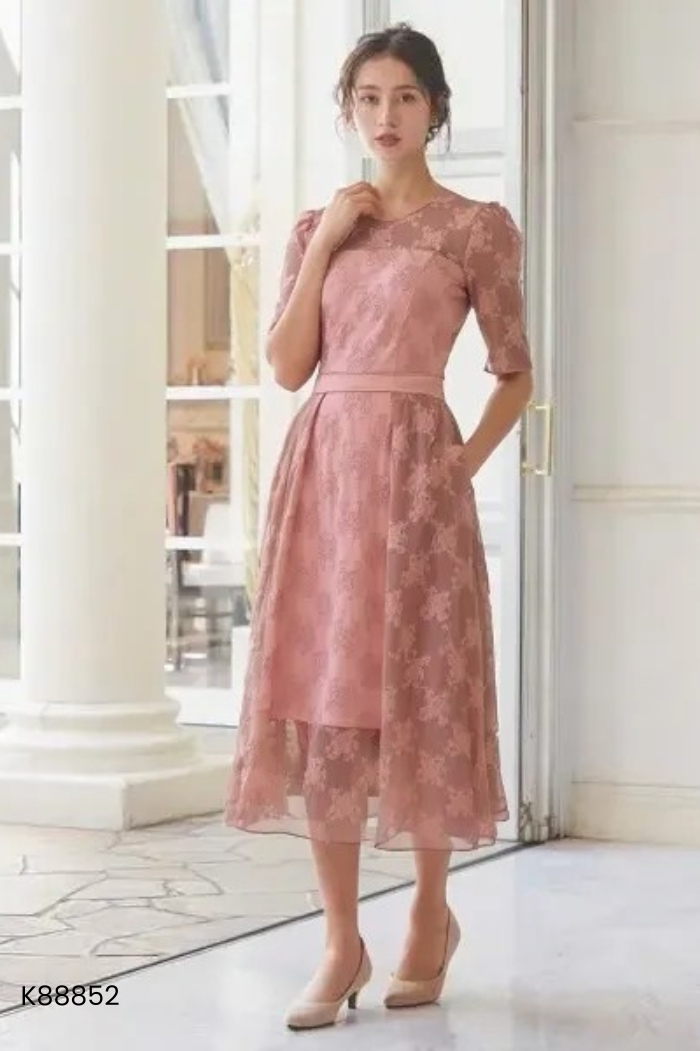Váy lưới hồng đất LA LA LAND thêu hoa