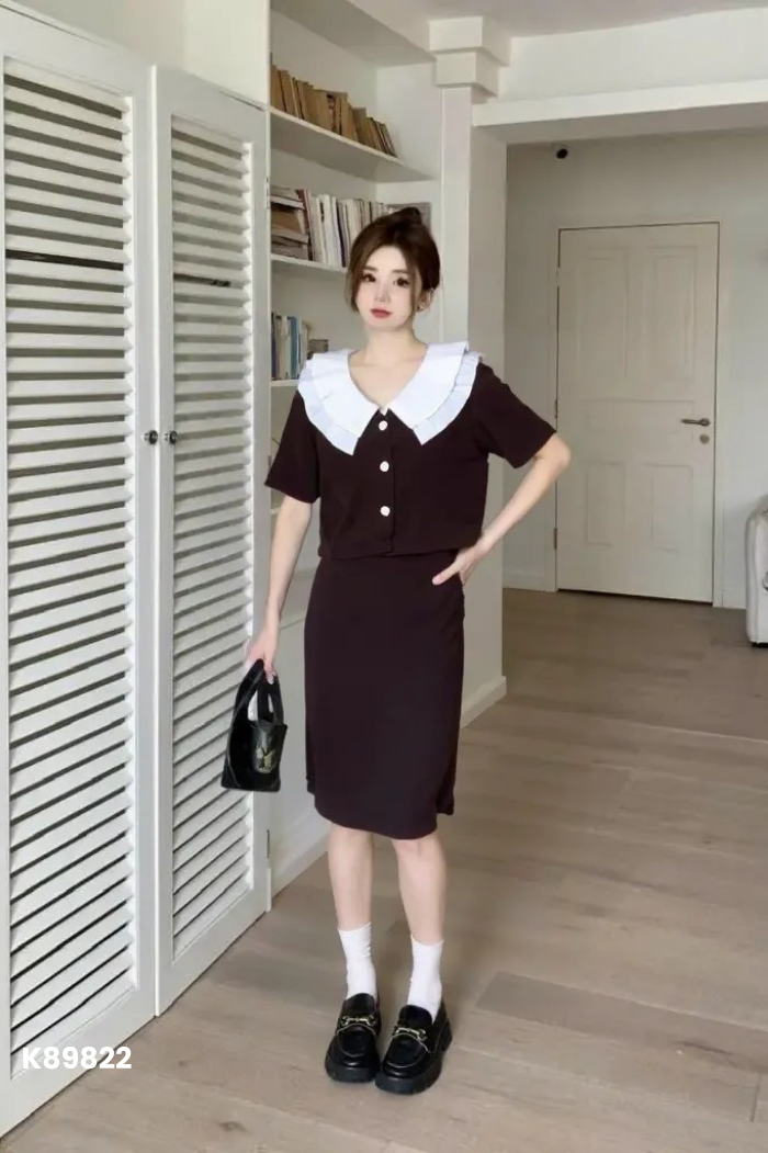 NEWTAG Set Áo đen cổ bèo trắng cúc ngọc + chân váy