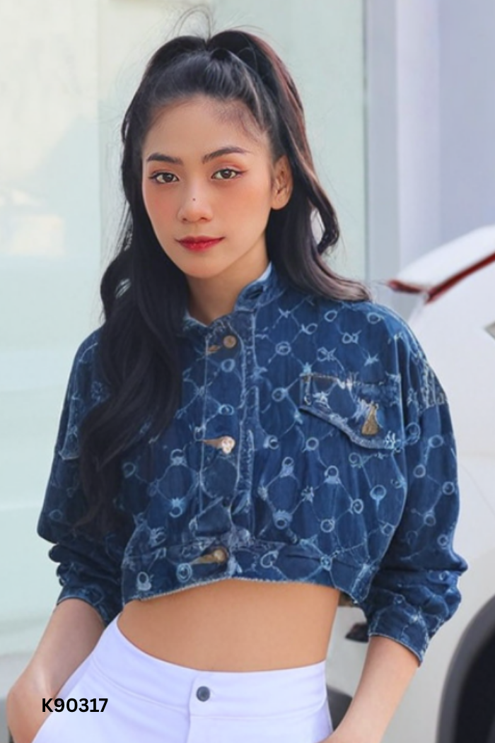 Áo jean xanh họa tiết