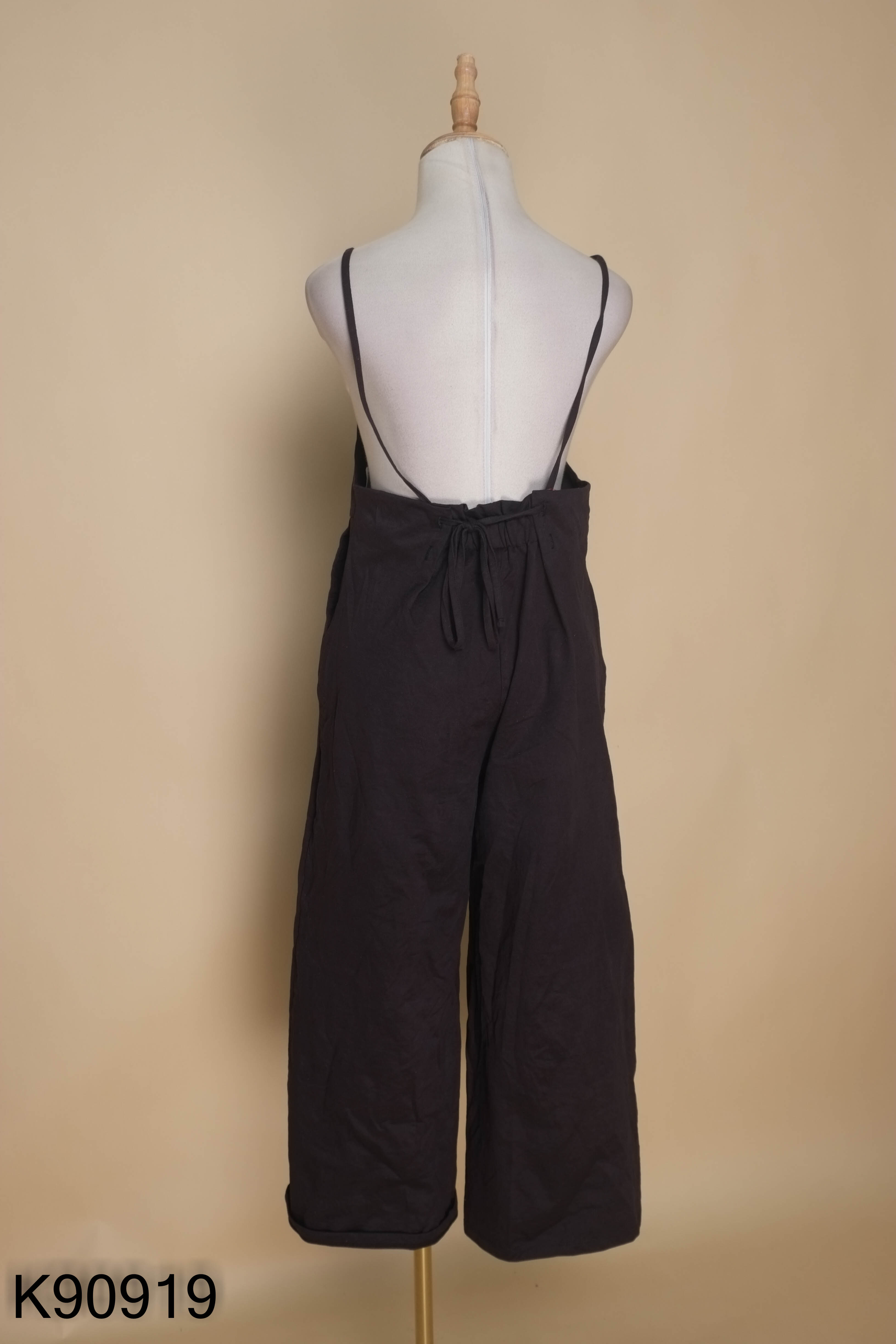 Jumpsuit GU đen trơn