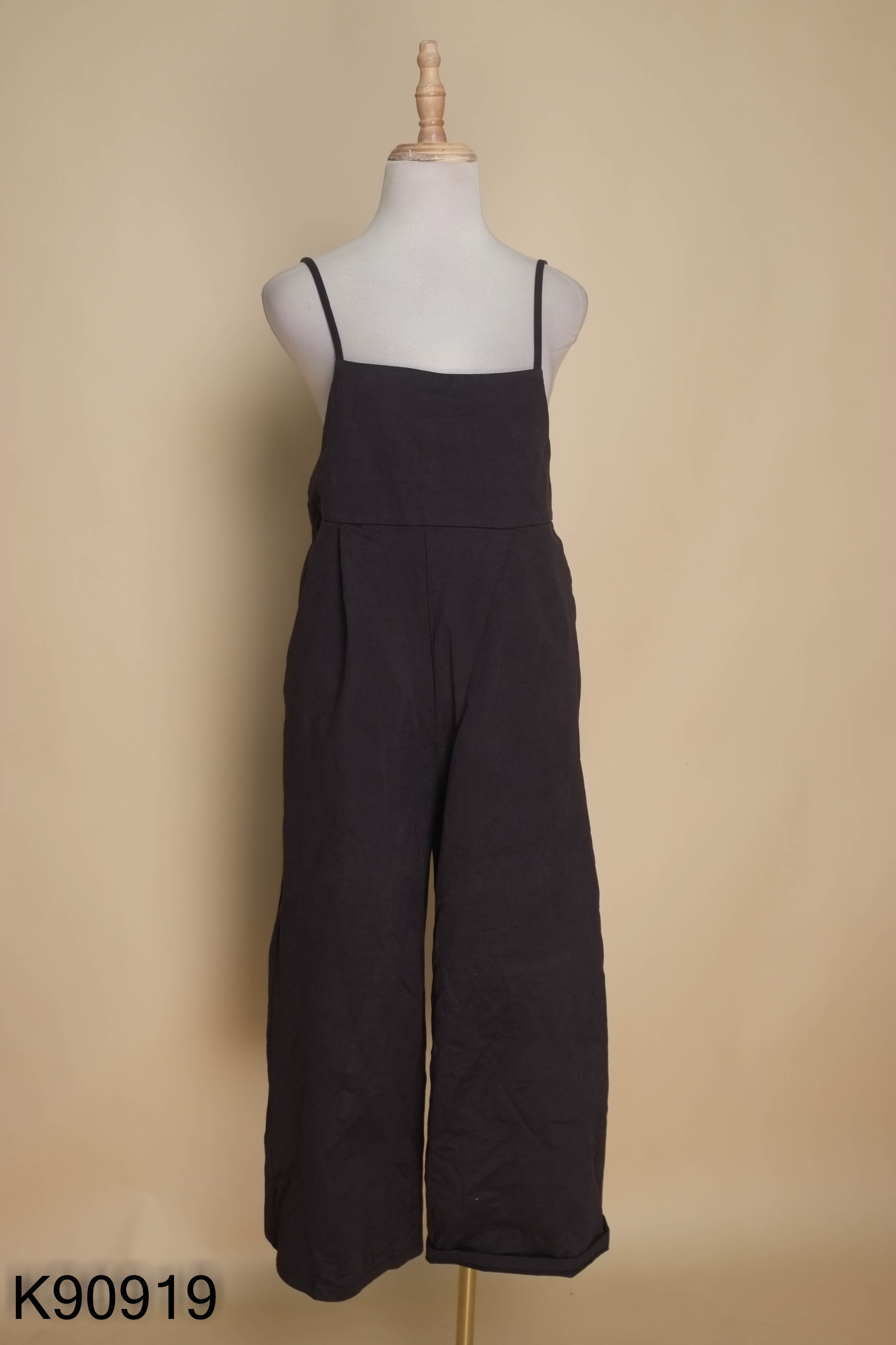 Jumpsuit GU đen trơn