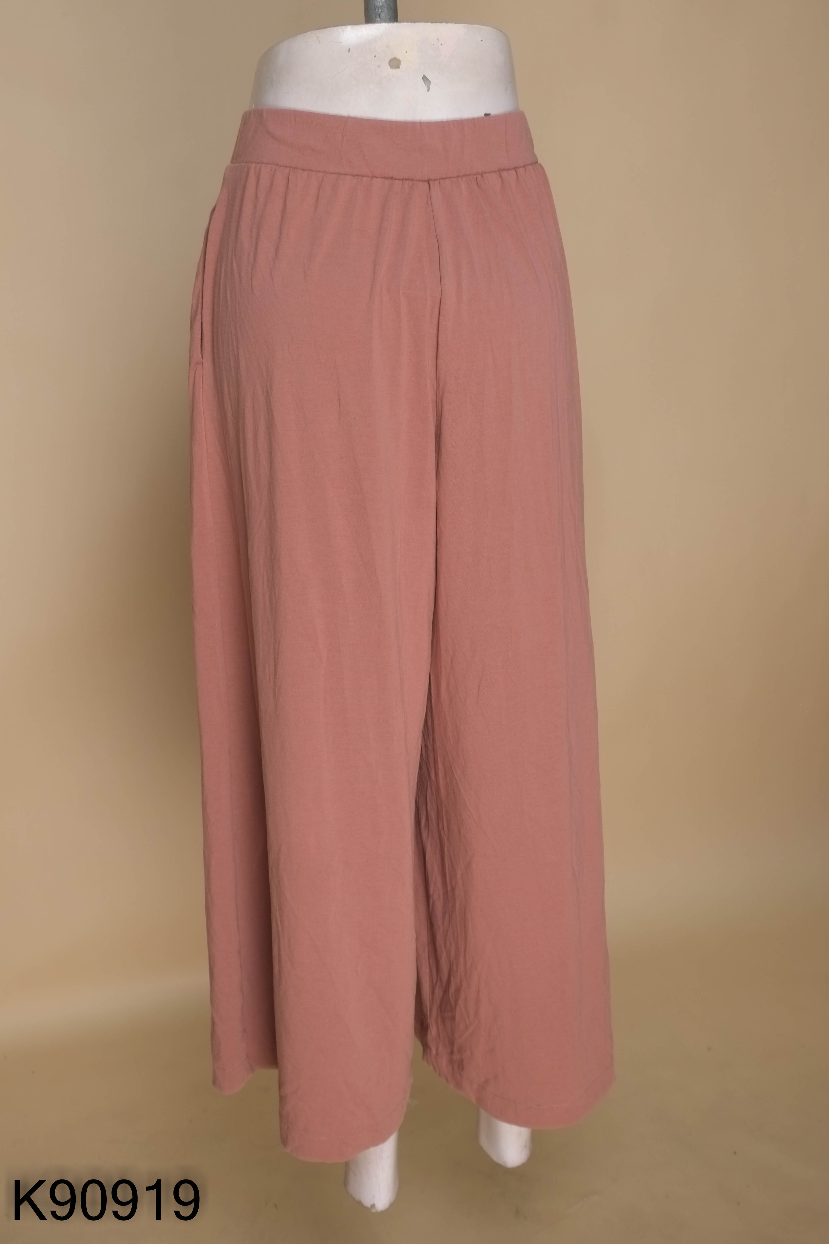 Quần UNIQLO hồng đất
