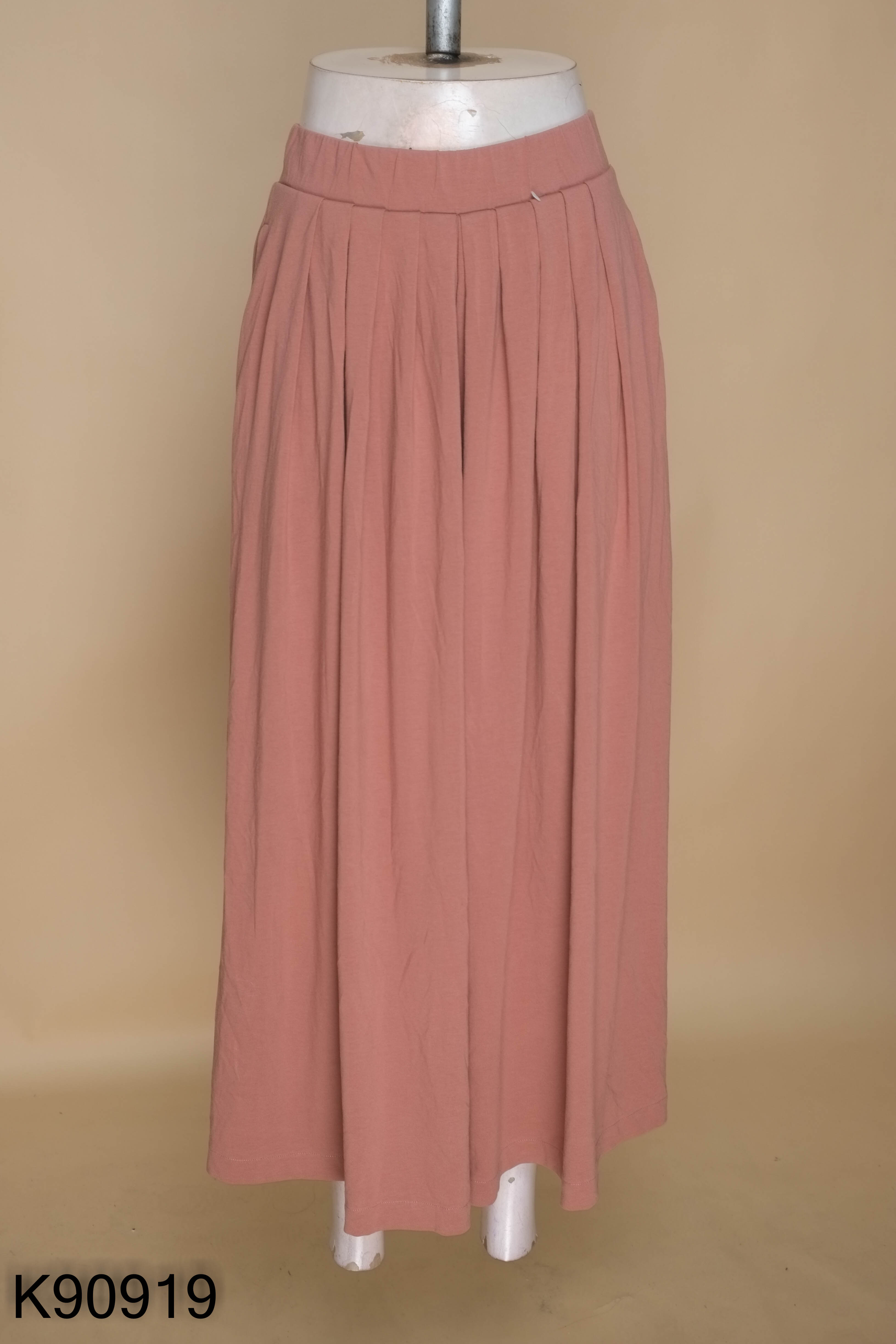 Quần UNIQLO hồng đất