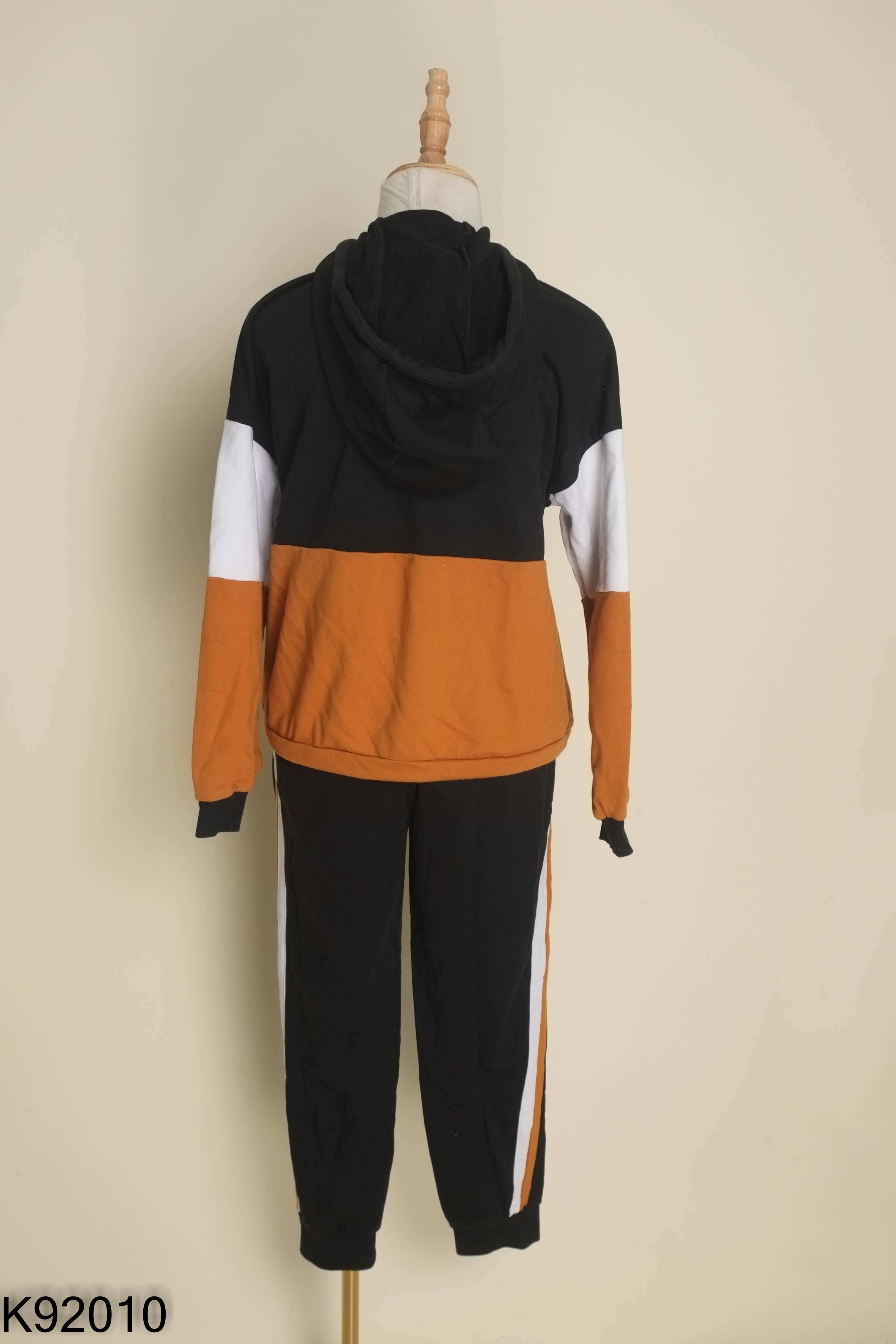 Set áo hoodie ADORE DRESS đen phối nâu + quần dài