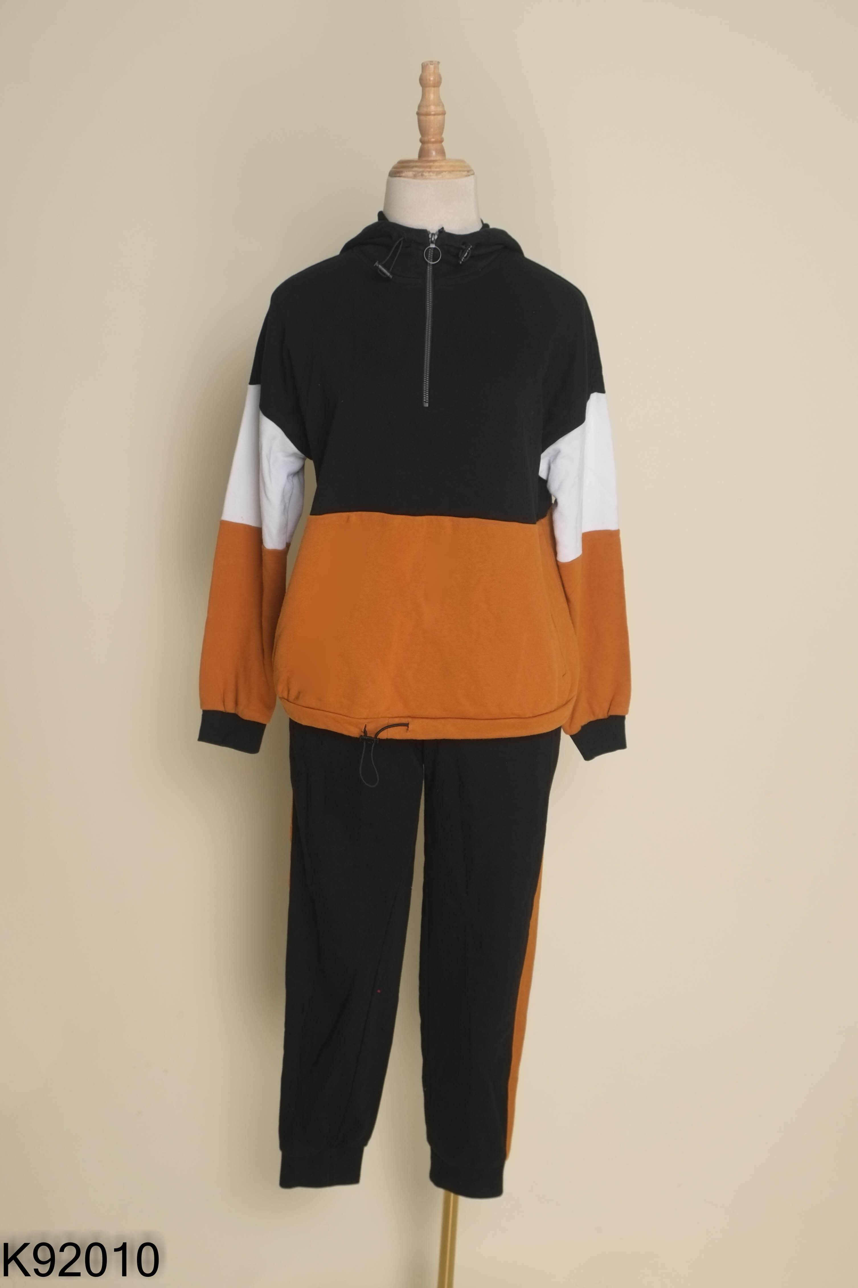 Set áo hoodie ADORE DRESS đen phối nâu + quần dài