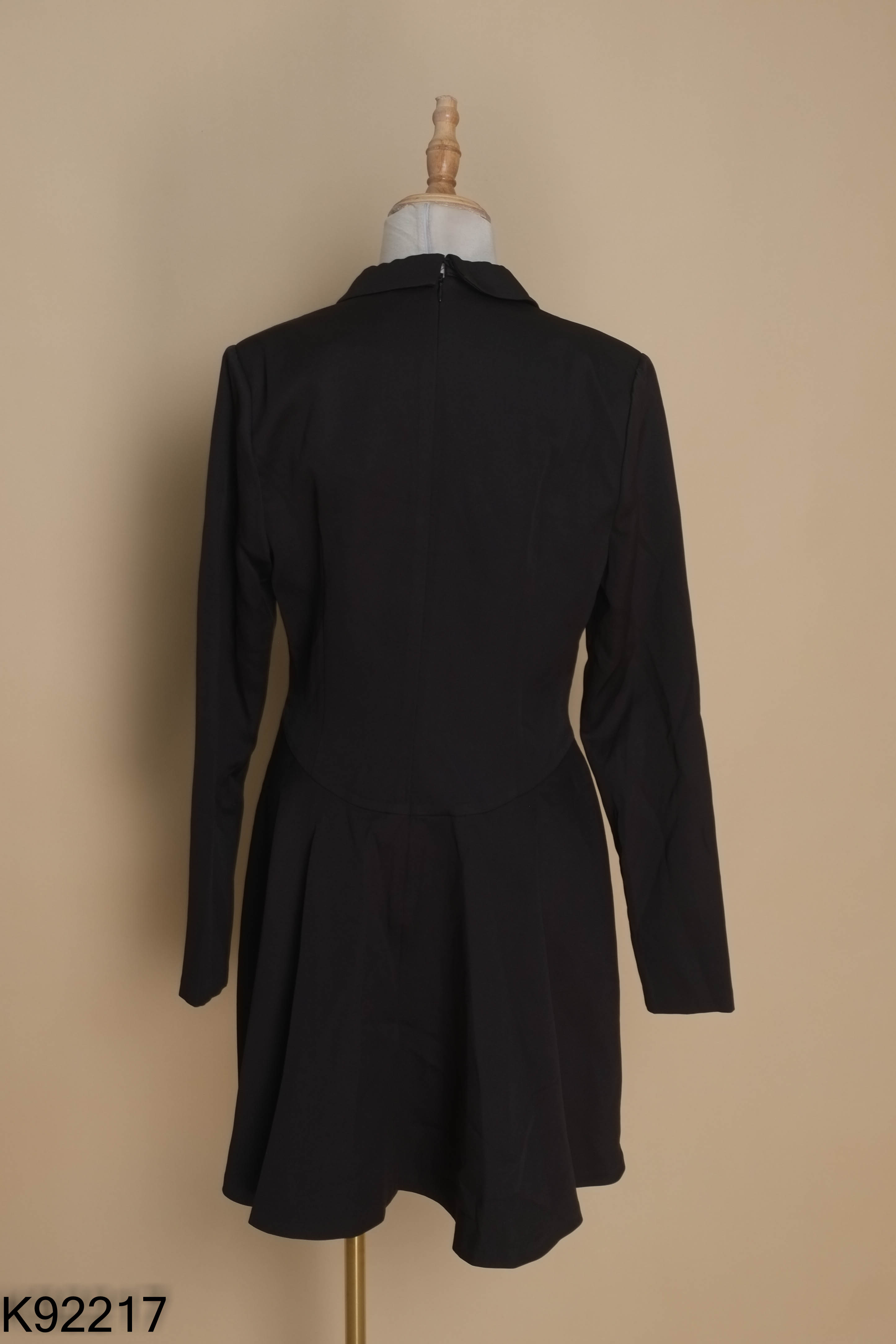 NEWTAG Váy JM đen cổ vest