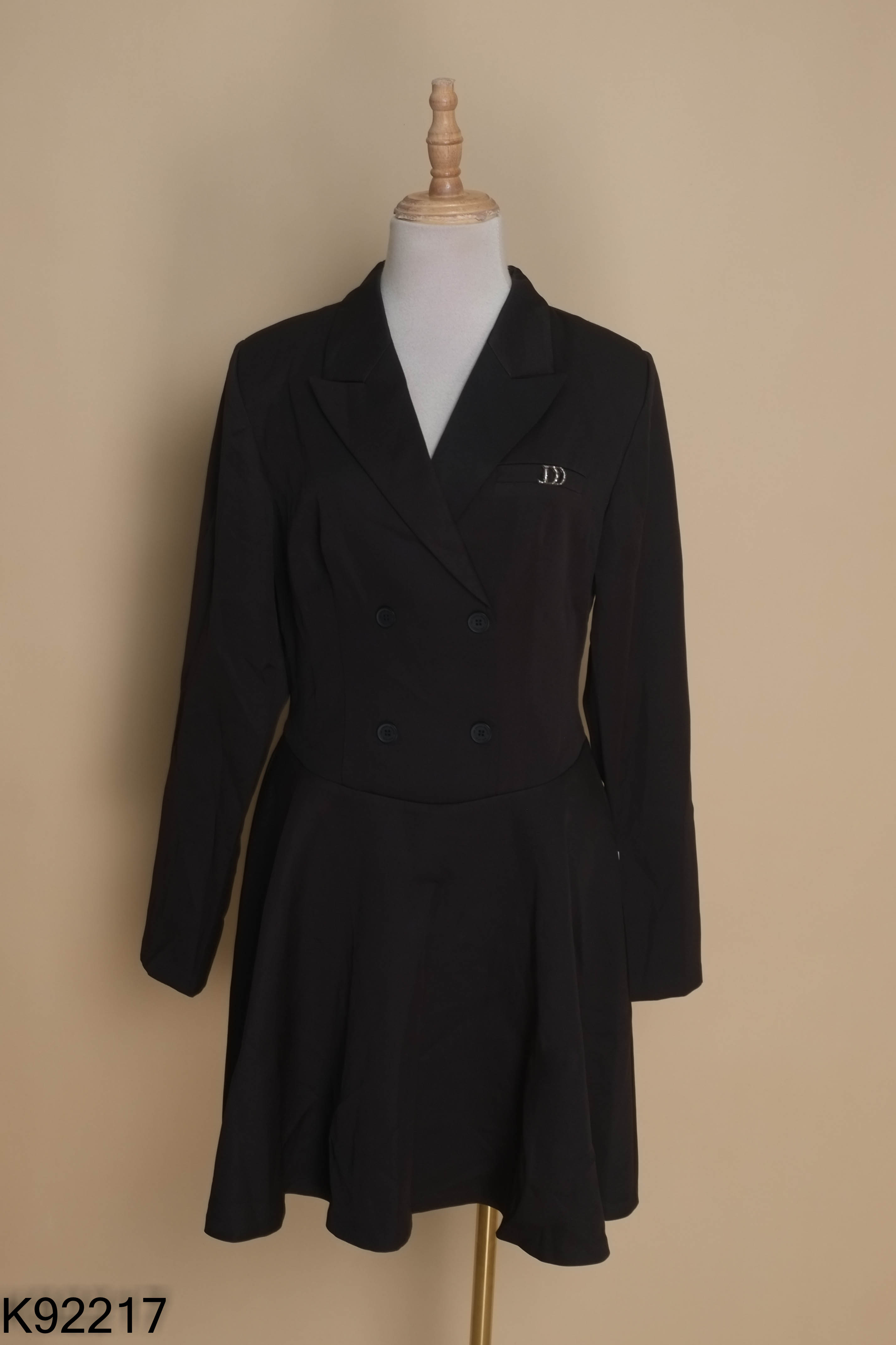 NEWTAG Váy JM đen cổ vest