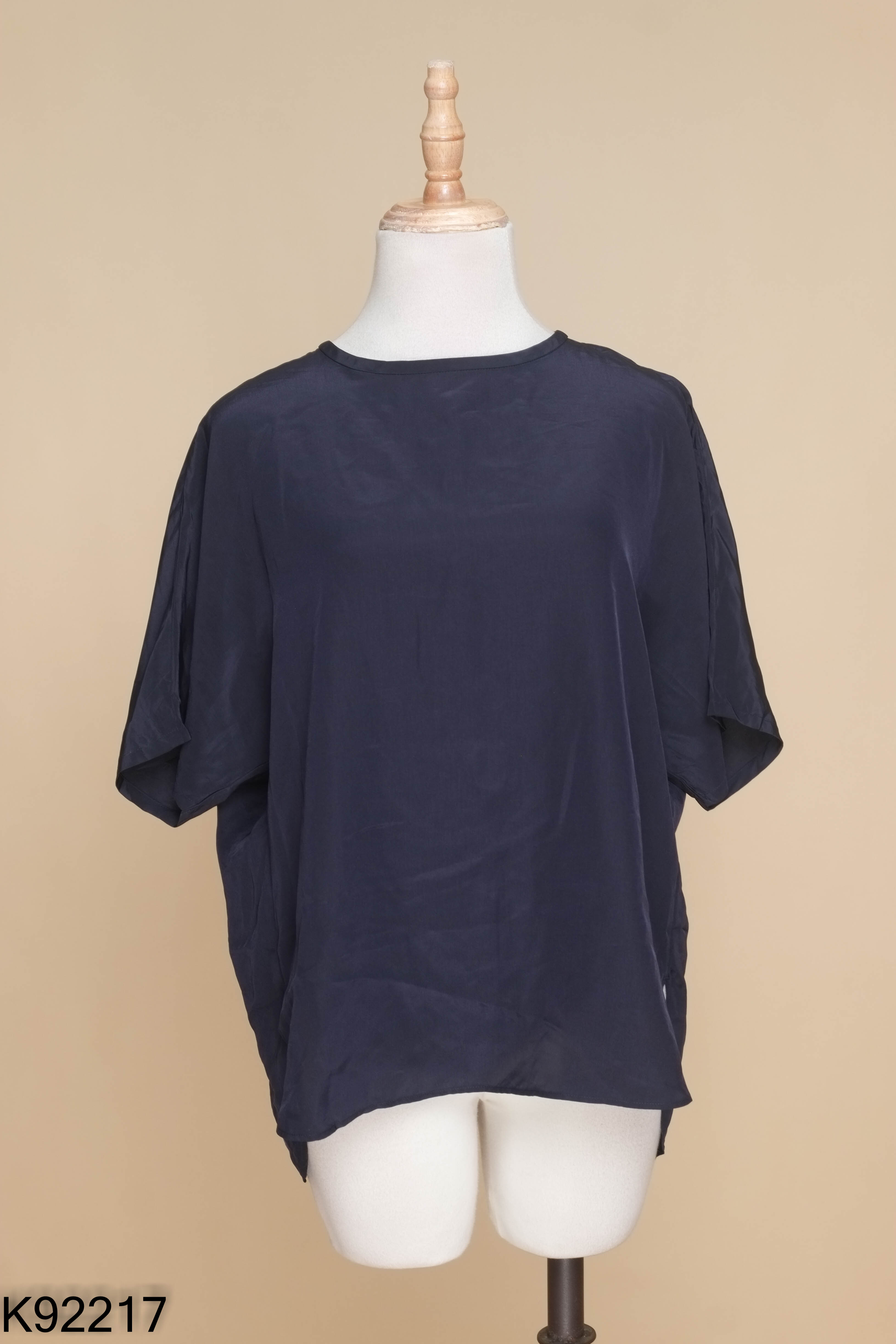 Áo xanh UNIQLO trơn suông