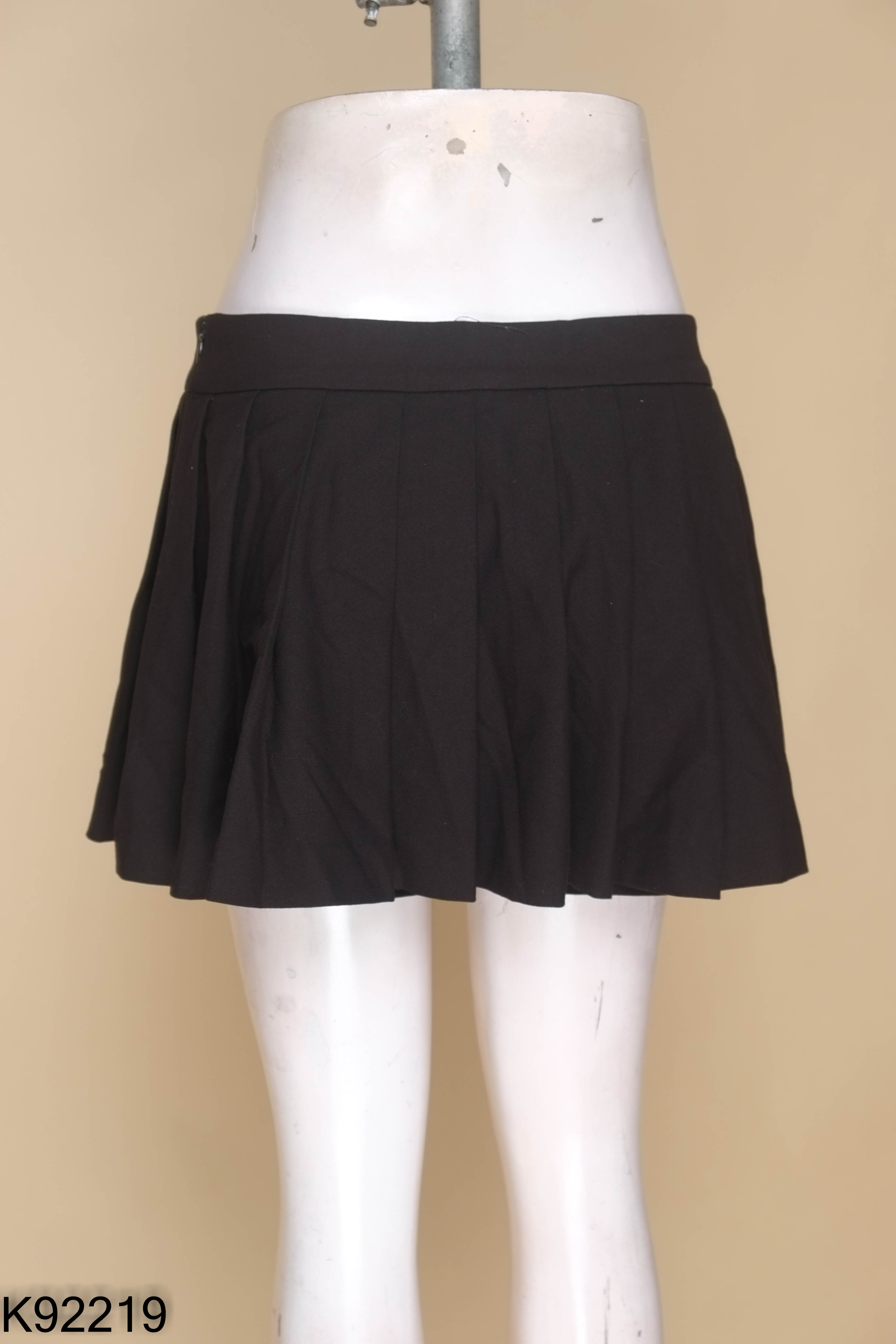 Chân váy đen xếp li ZARA