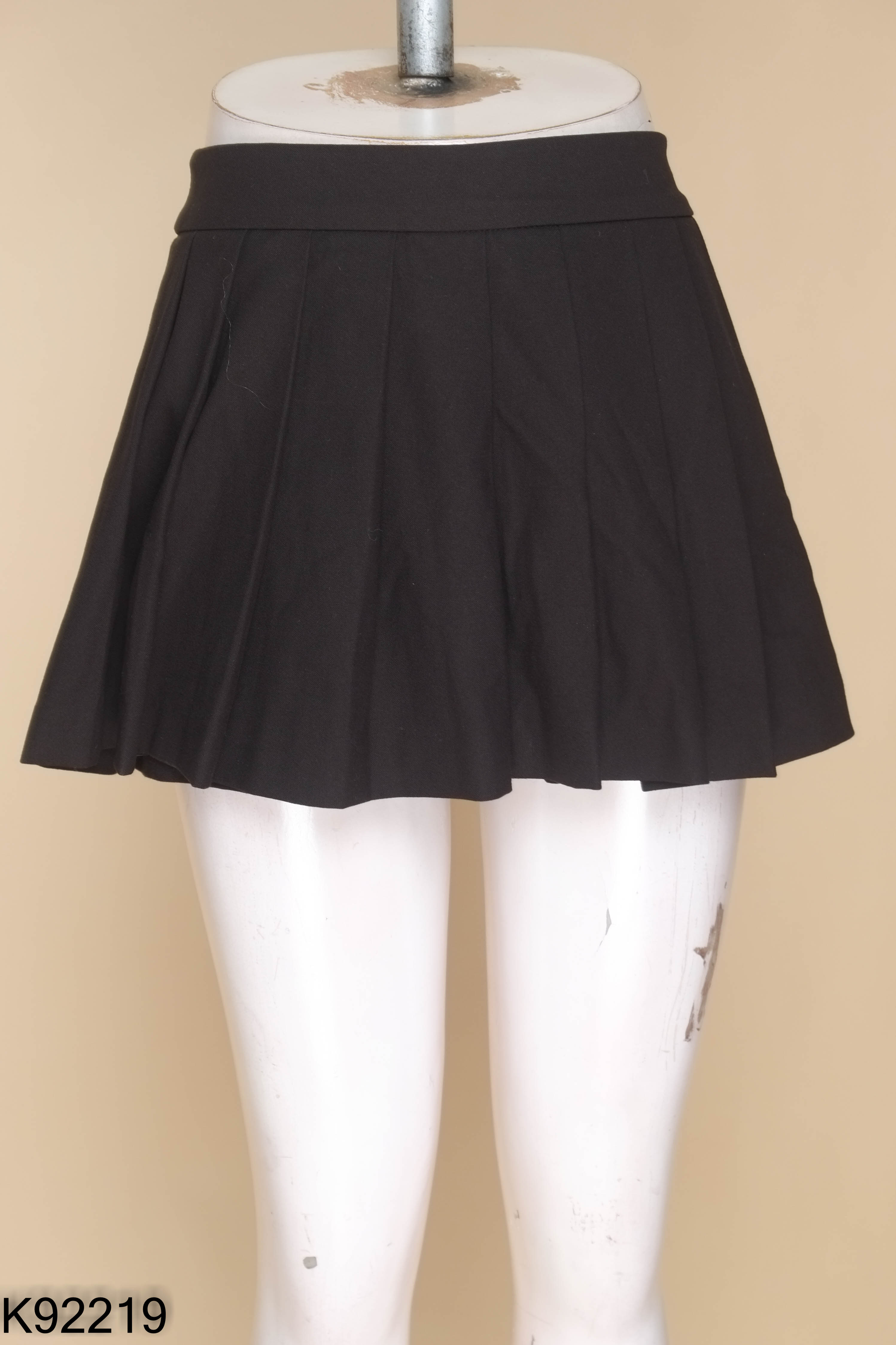 Chân váy đen xếp li ZARA