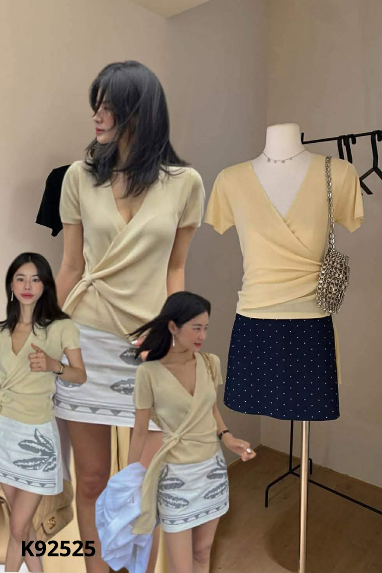 Áo WGWE vàng cổ V