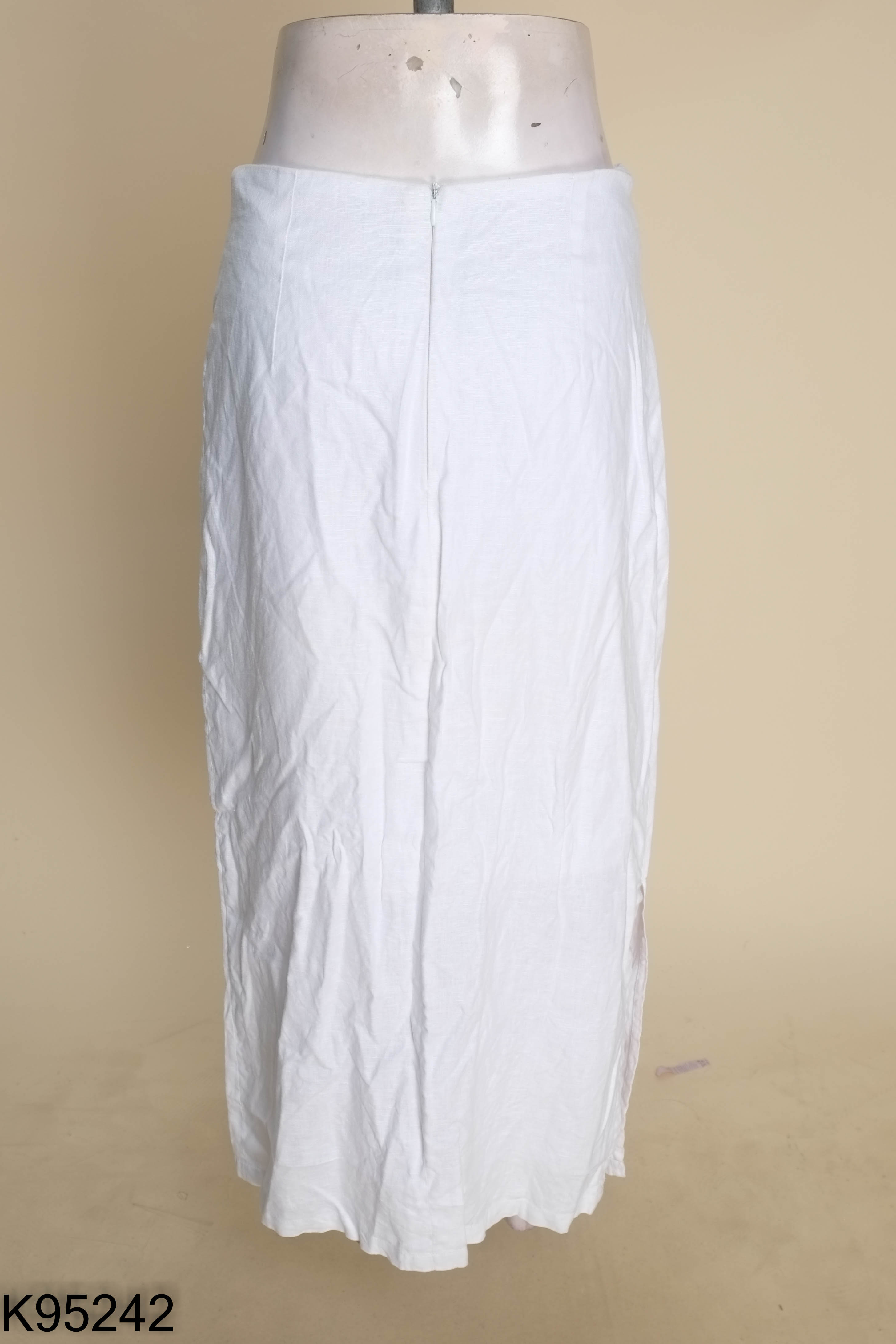 Chân váy linen trắng trơn