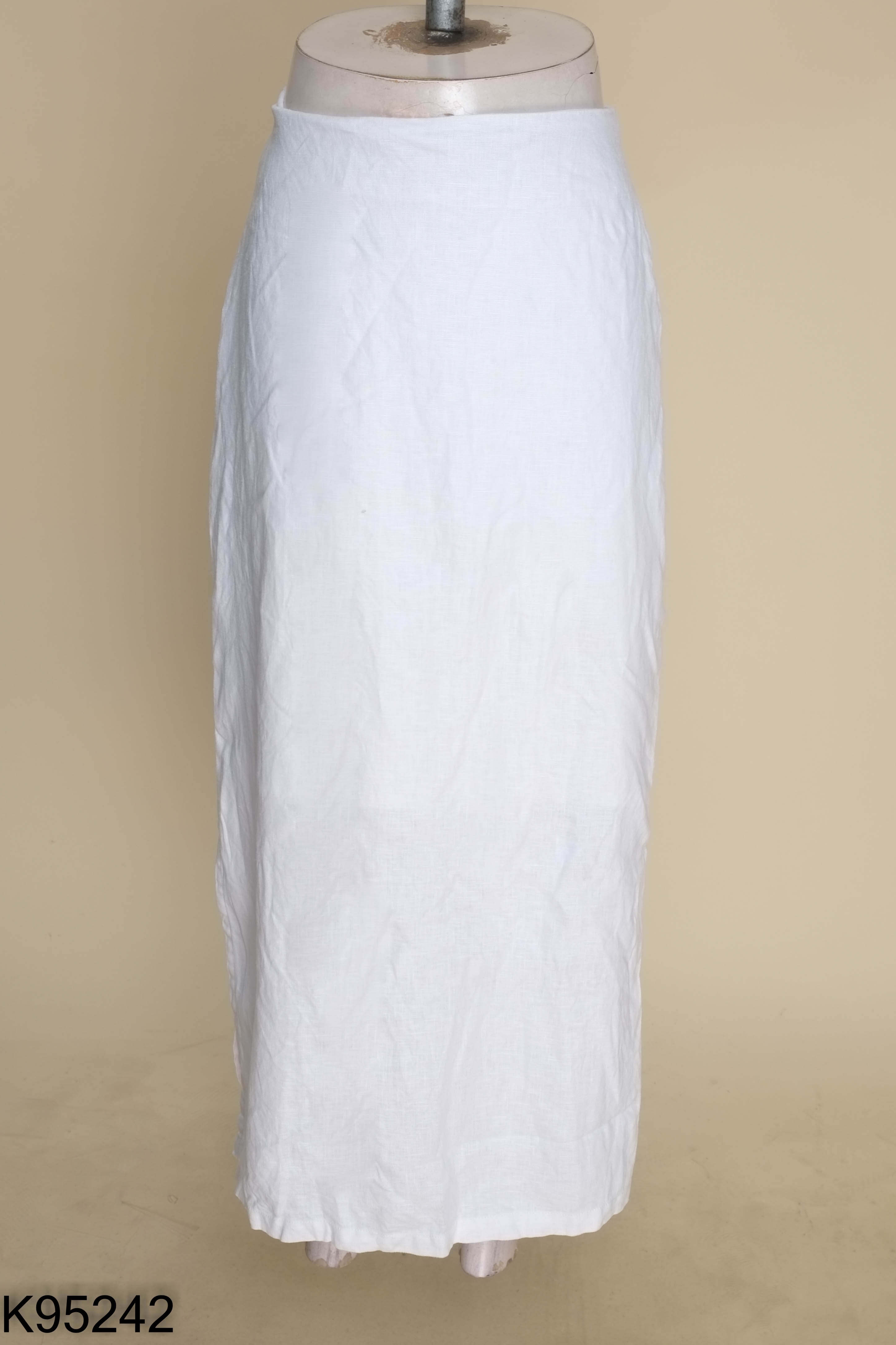 Chân váy linen trắng trơn