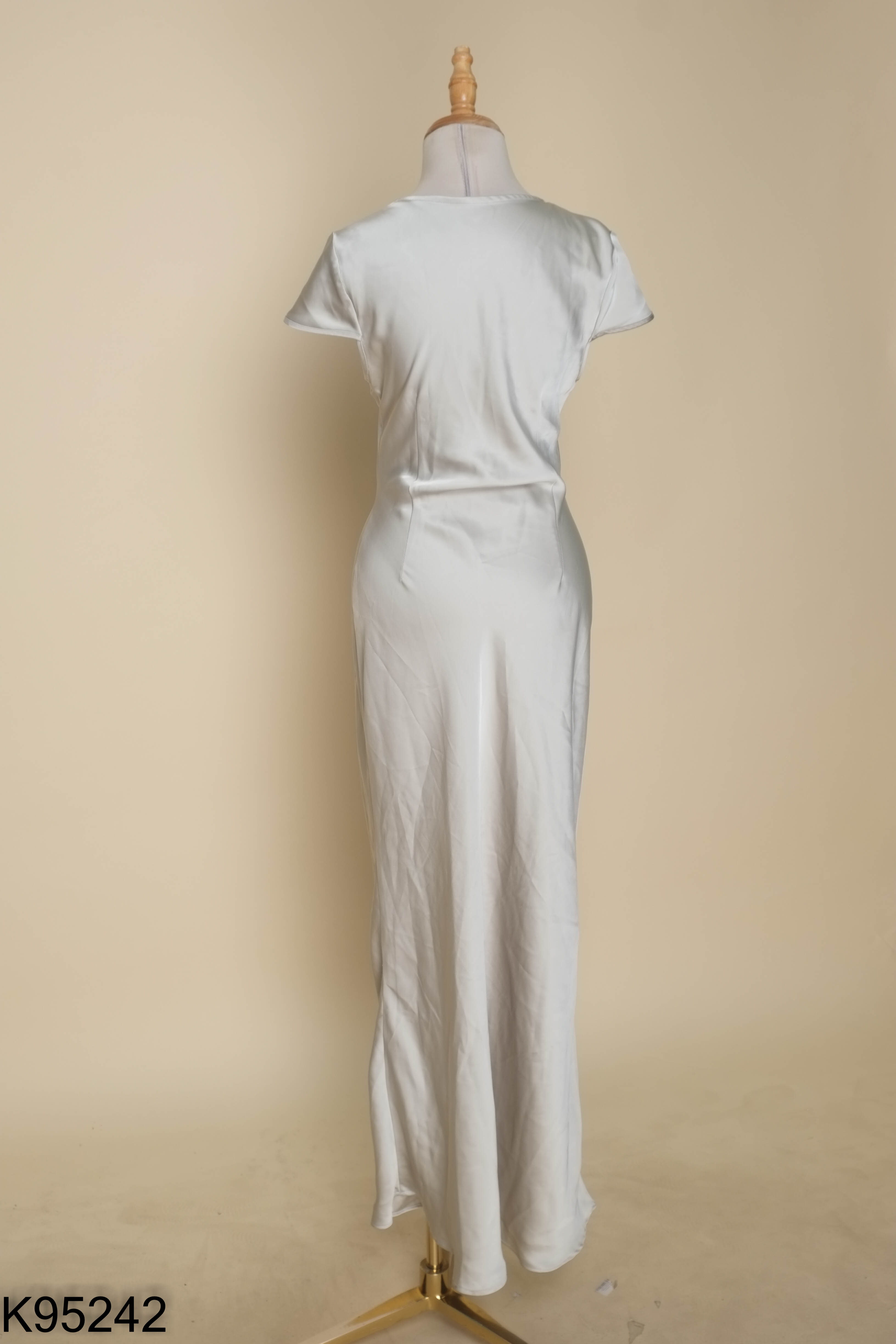 Váy lạu xanh cổ tim