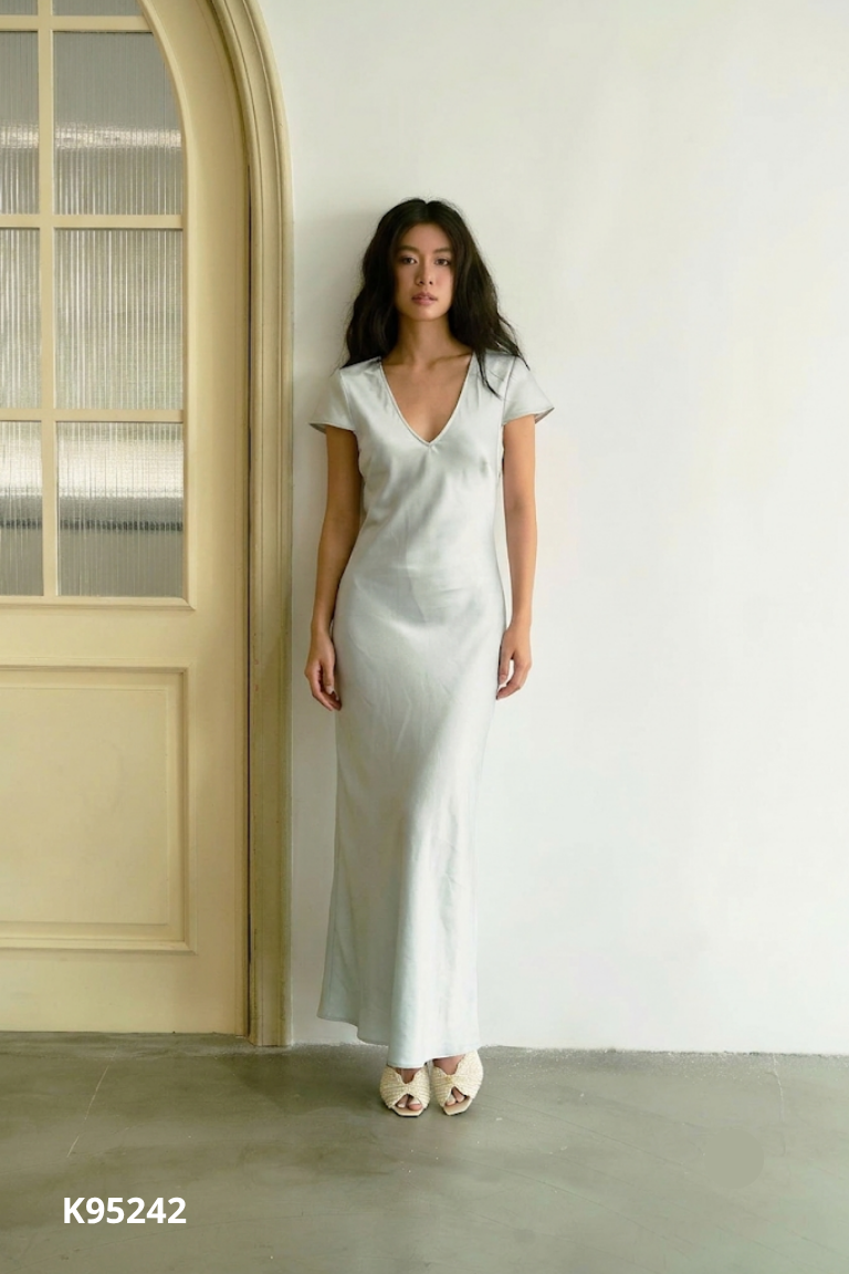 Váy lạu xanh cổ tim