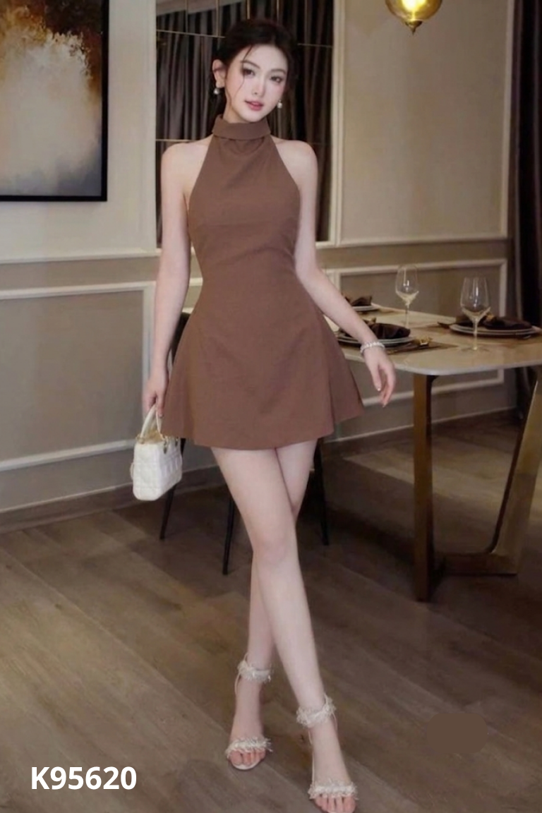 Váy nâu cổ yếm