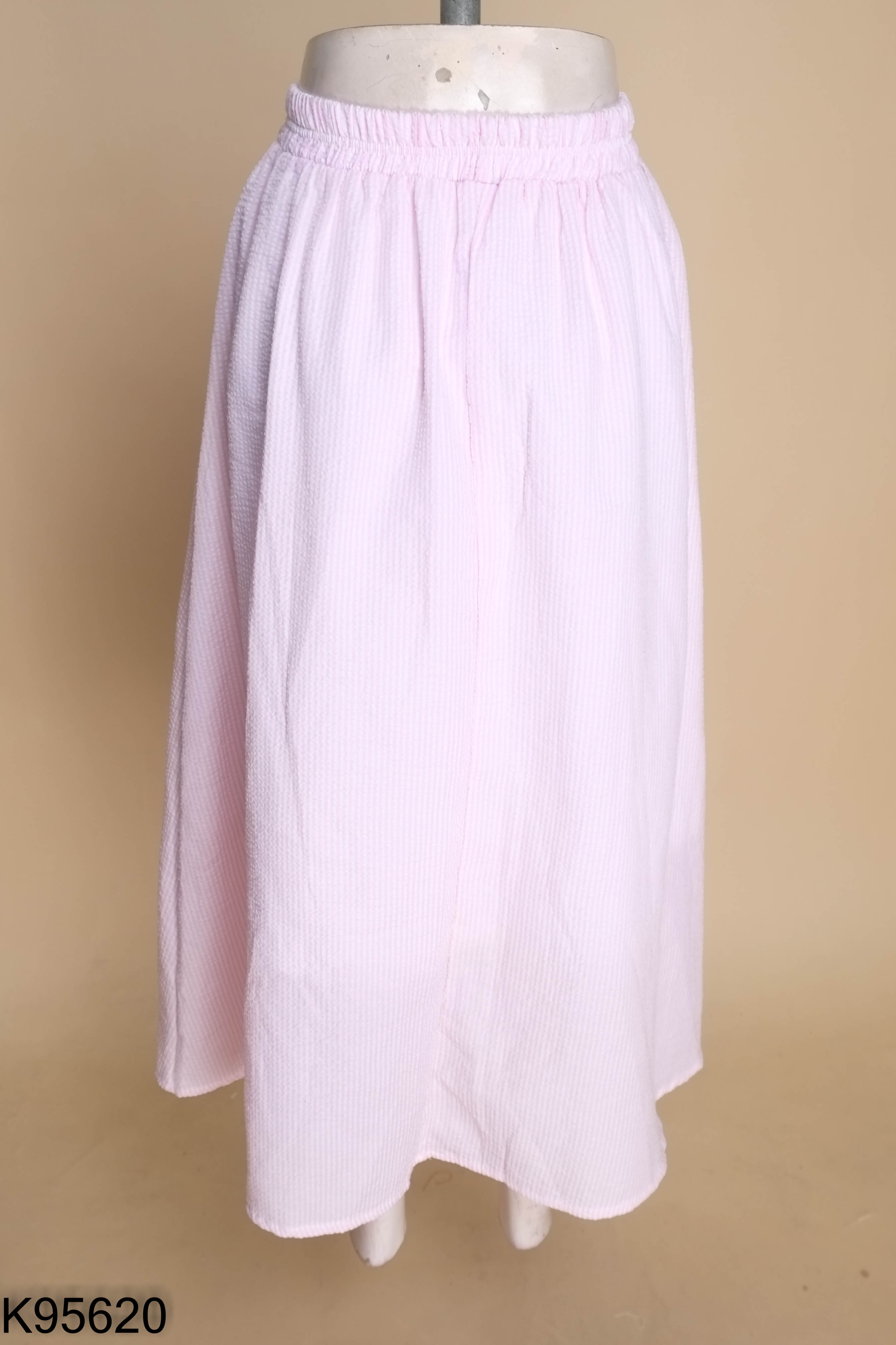 Chân váy hồng caro