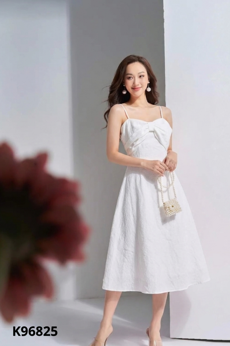 Váy trắng nơ trễ vai
