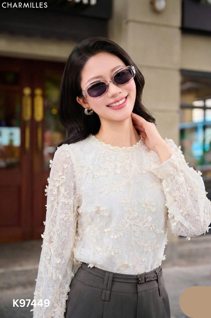 Áo be phủ ren đính hạt