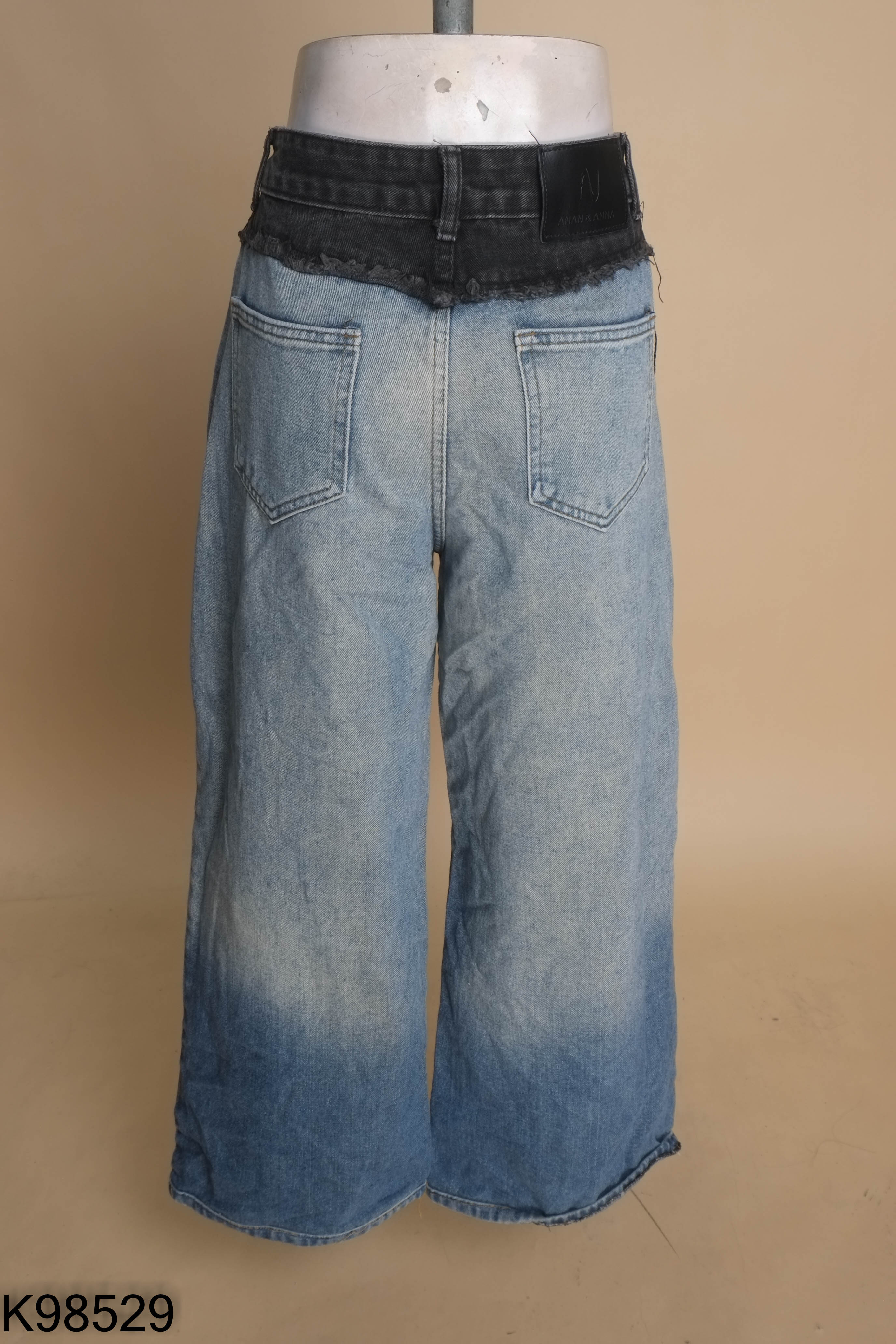 Quần jeans xanh phối xám đen