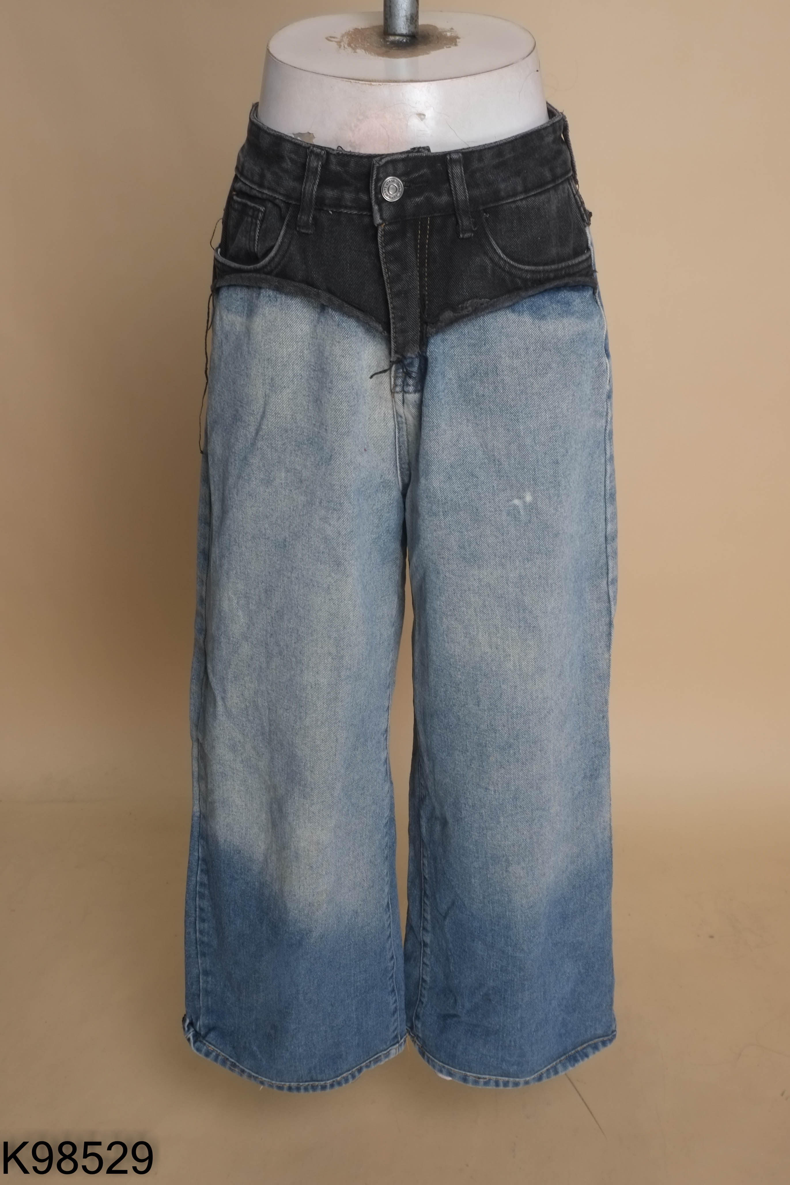 Quần jeans xanh phối xám đen