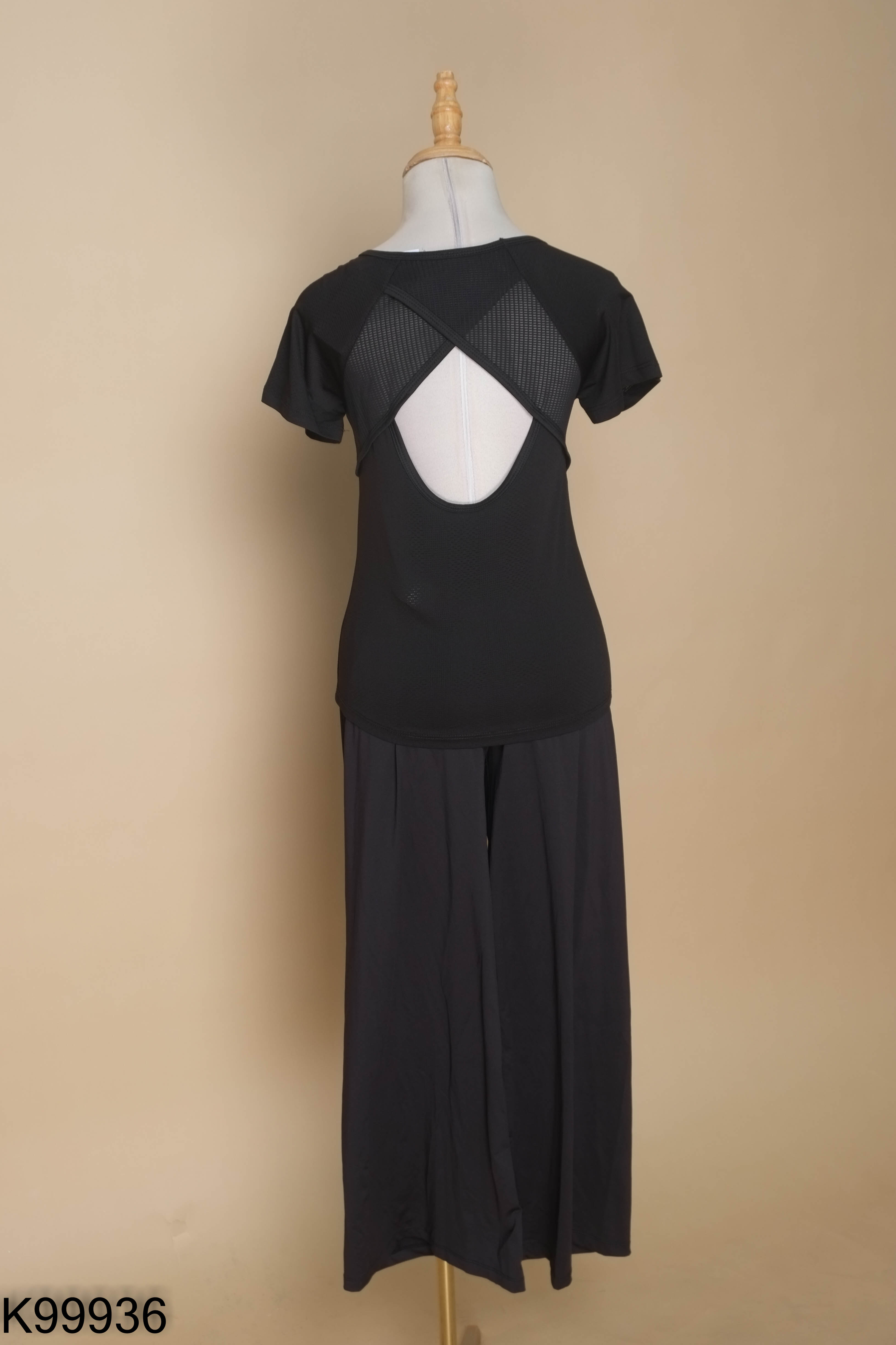 NEWTAG SET Áo tập đen phối lưới + Quần culottes đen