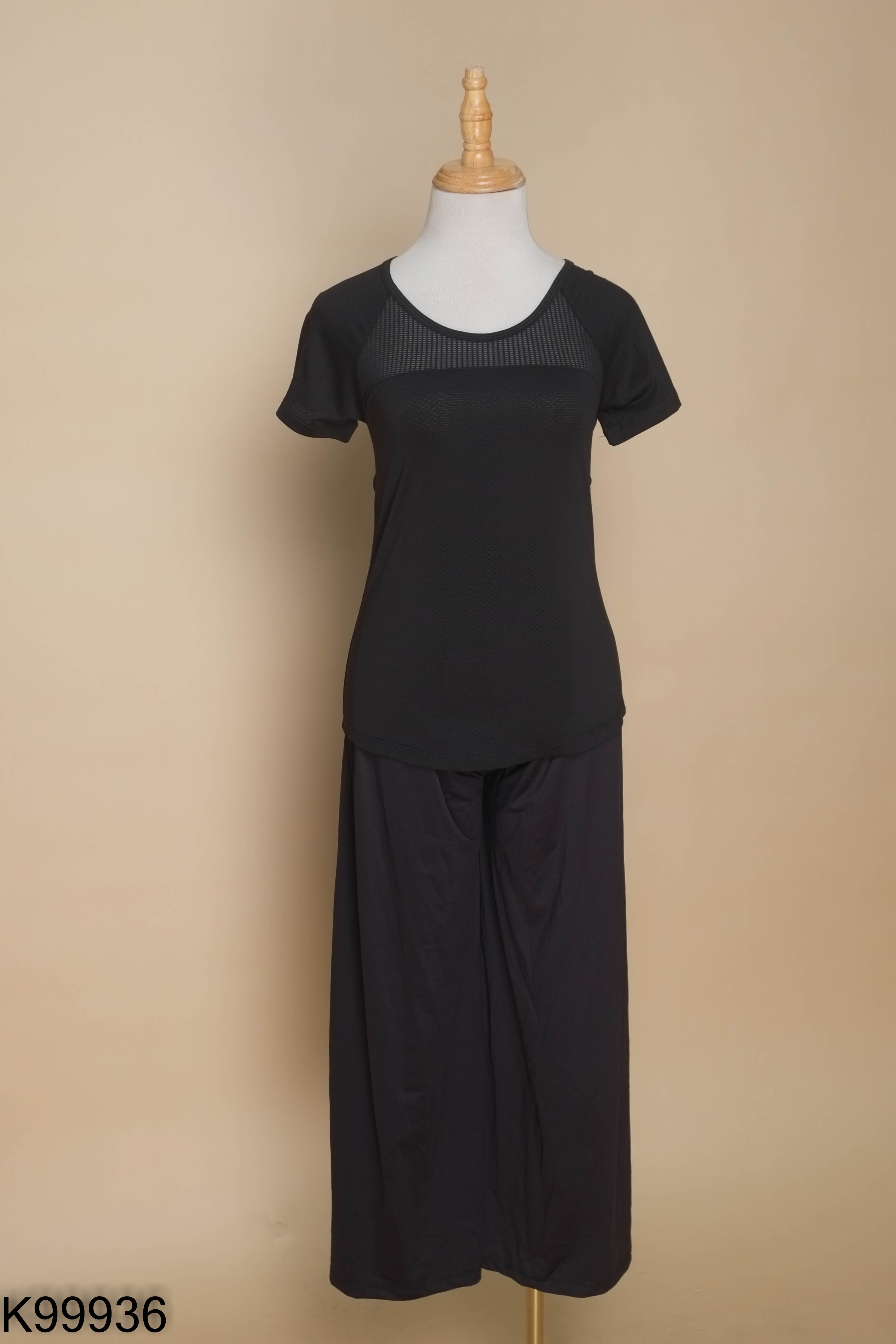 NEWTAG SET Áo tập đen phối lưới + Quần culottes đen