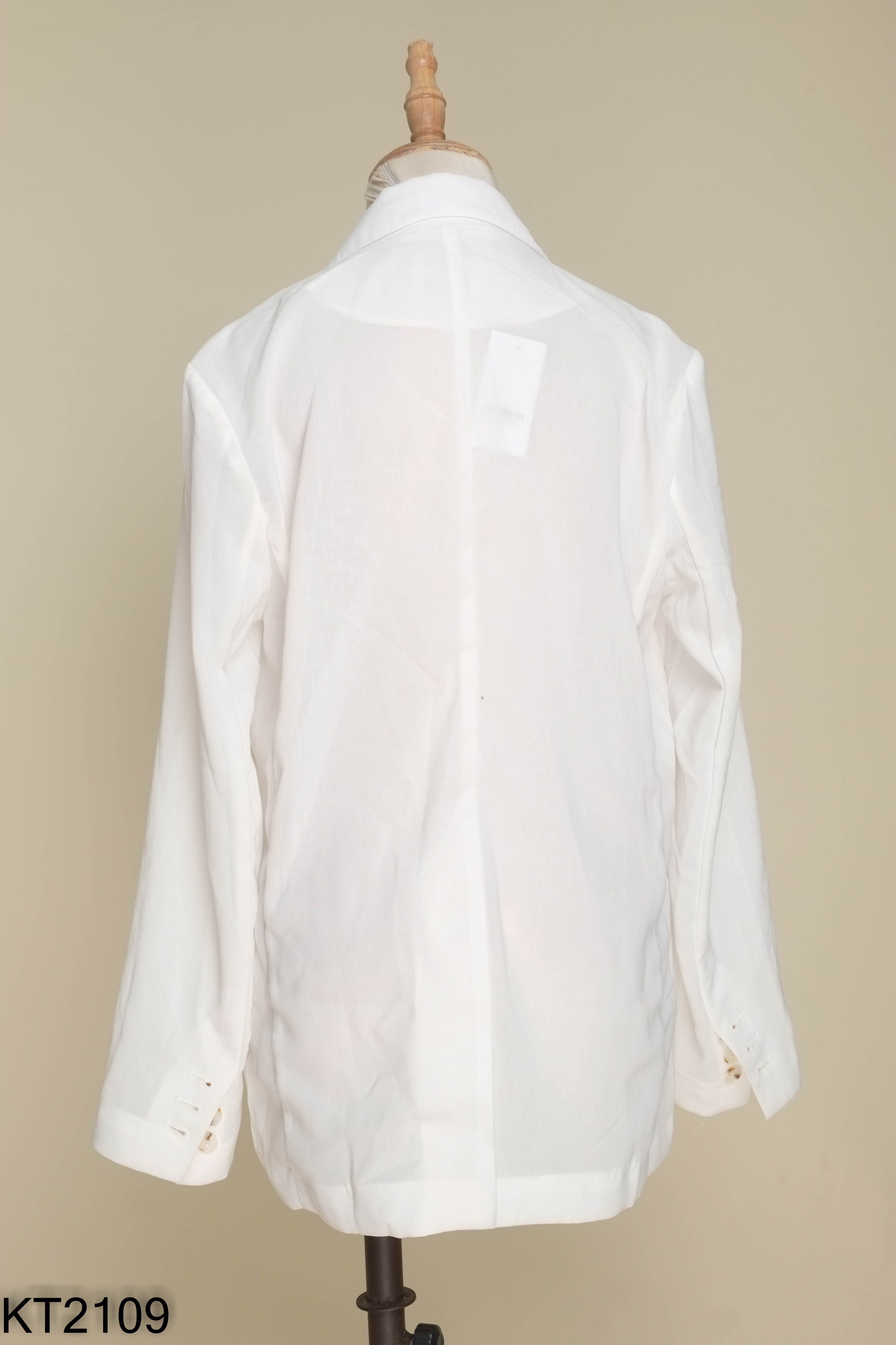 Áo blazer trắng mỏng