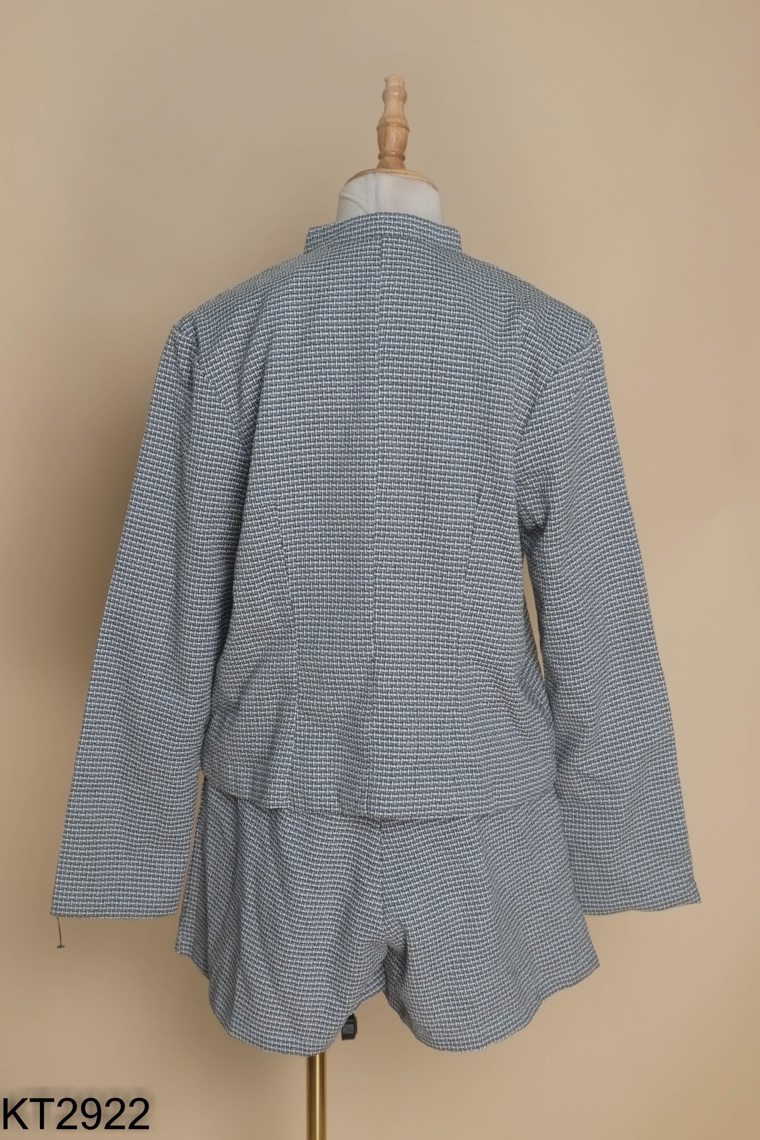 NEWTAG Set áo khoác + quần short đen họa tiết