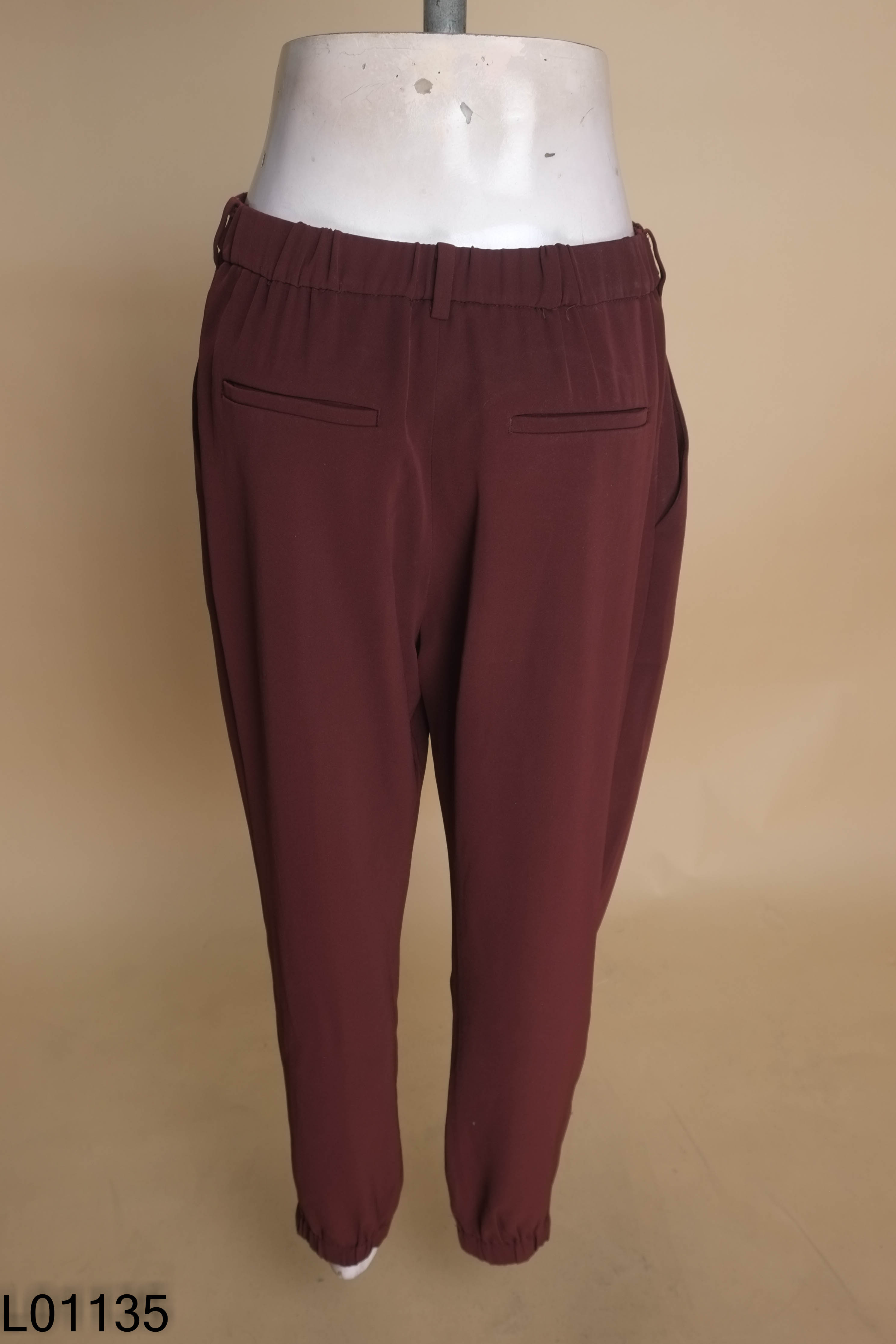 Quần dài nâu đỏ UNIQLO suông