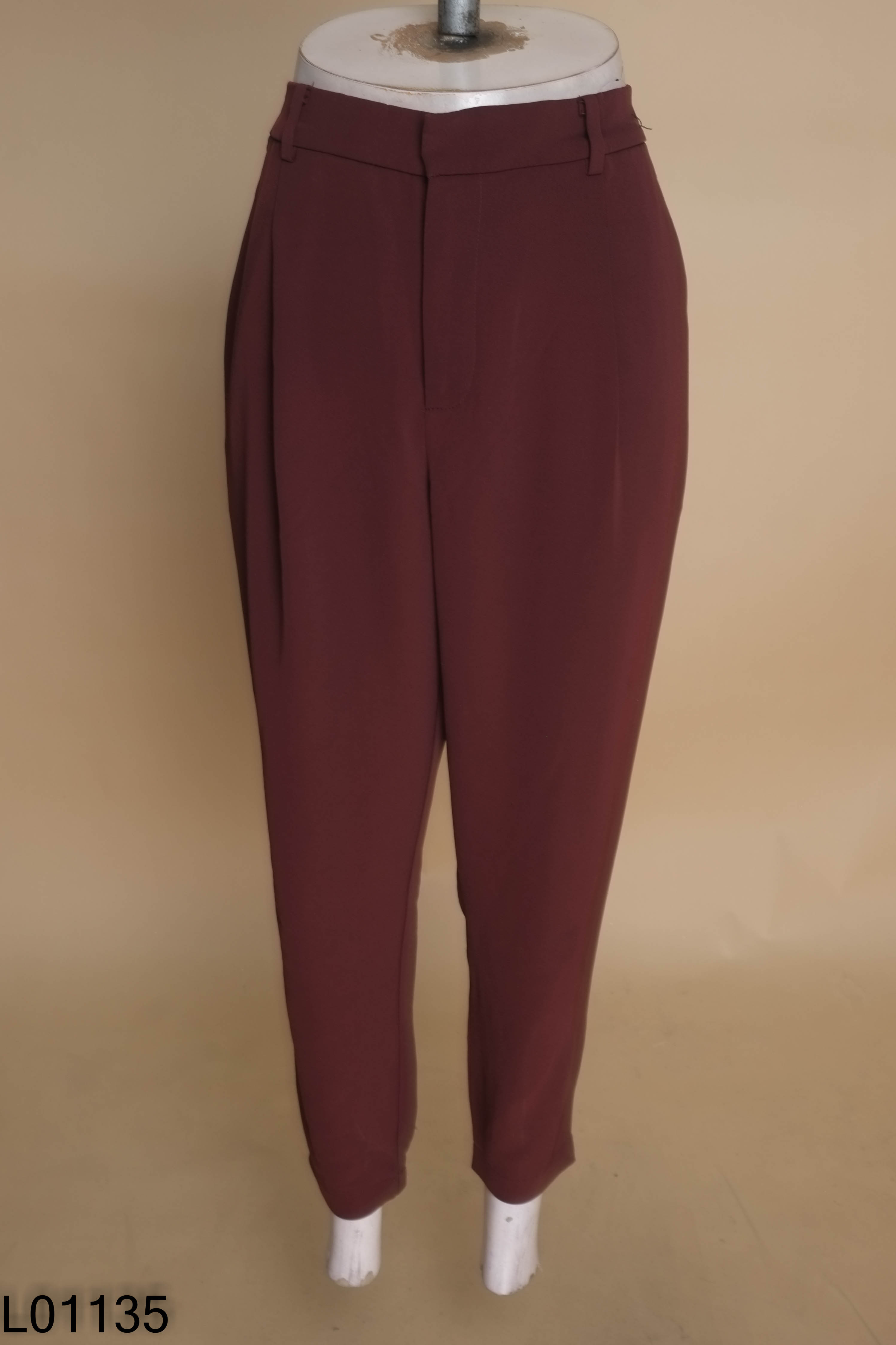 Quần dài nâu đỏ UNIQLO suông