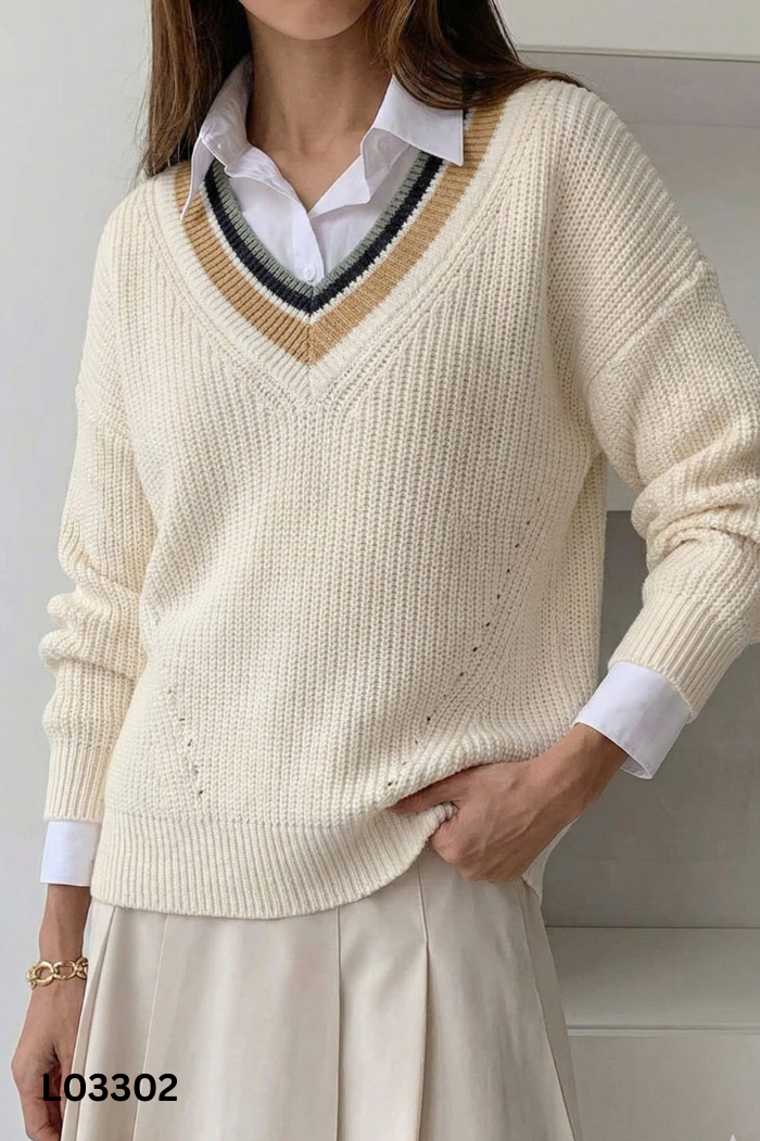 Áo len trắng cổ V viền nâu