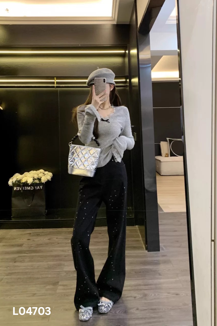 Quần jeans đen đính đá