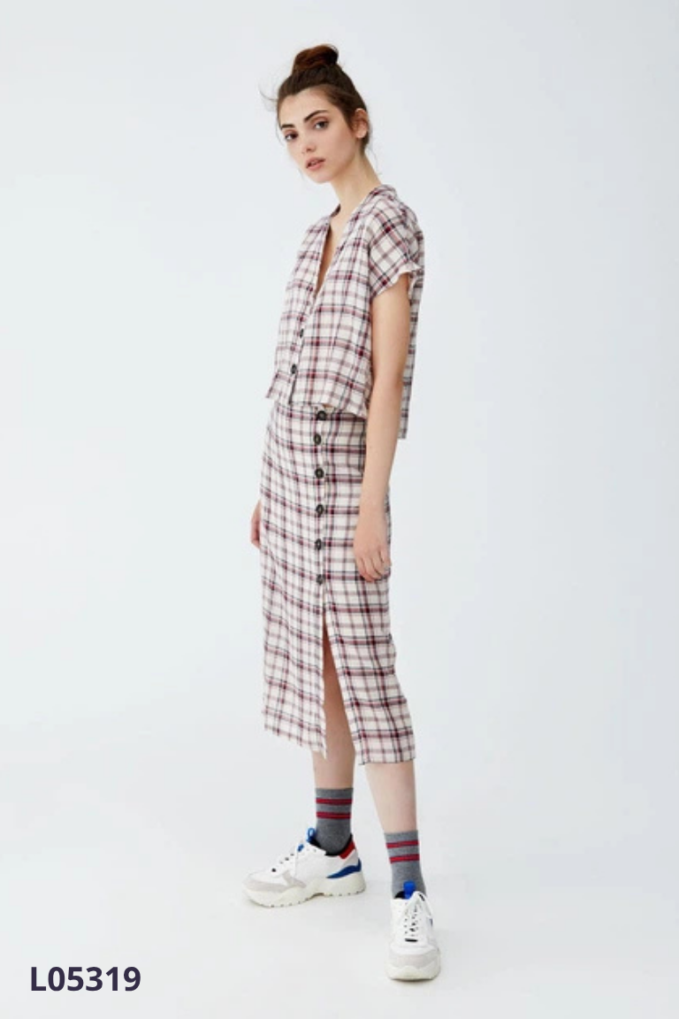 Set PULL BEAR áo + chân váy be caro đỏ đen