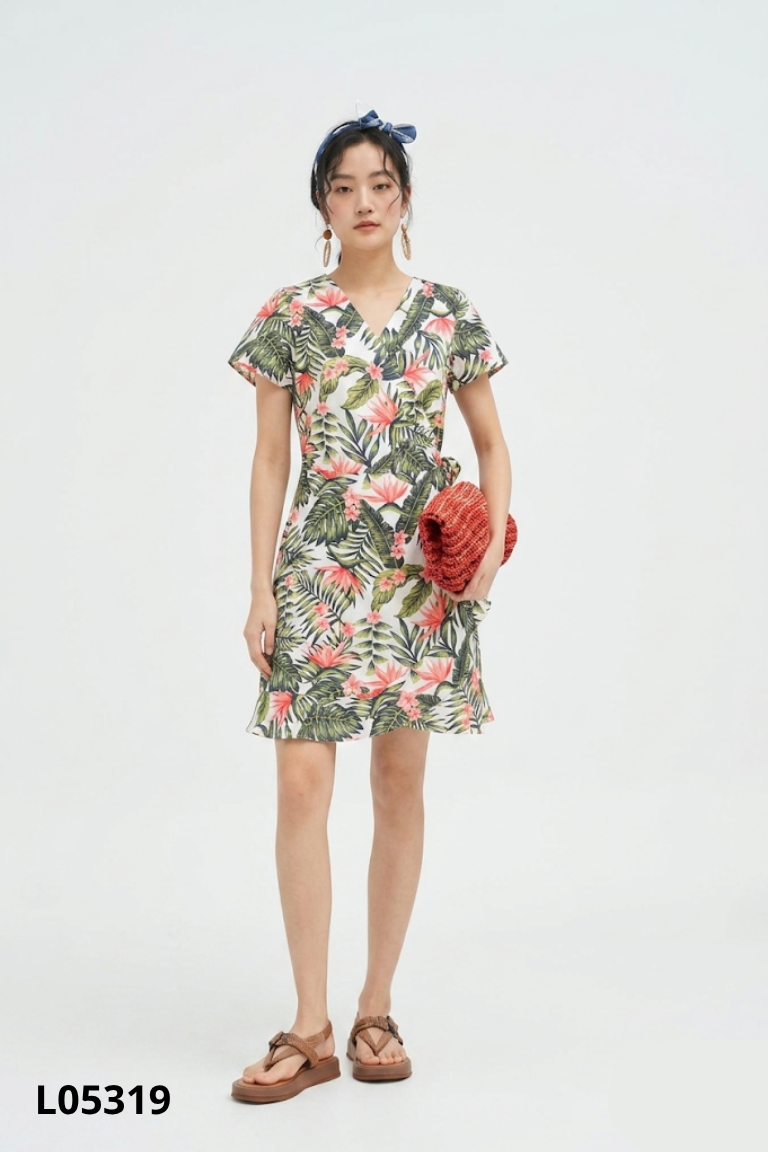 Váy ADORE DRESS be họa tiết lá