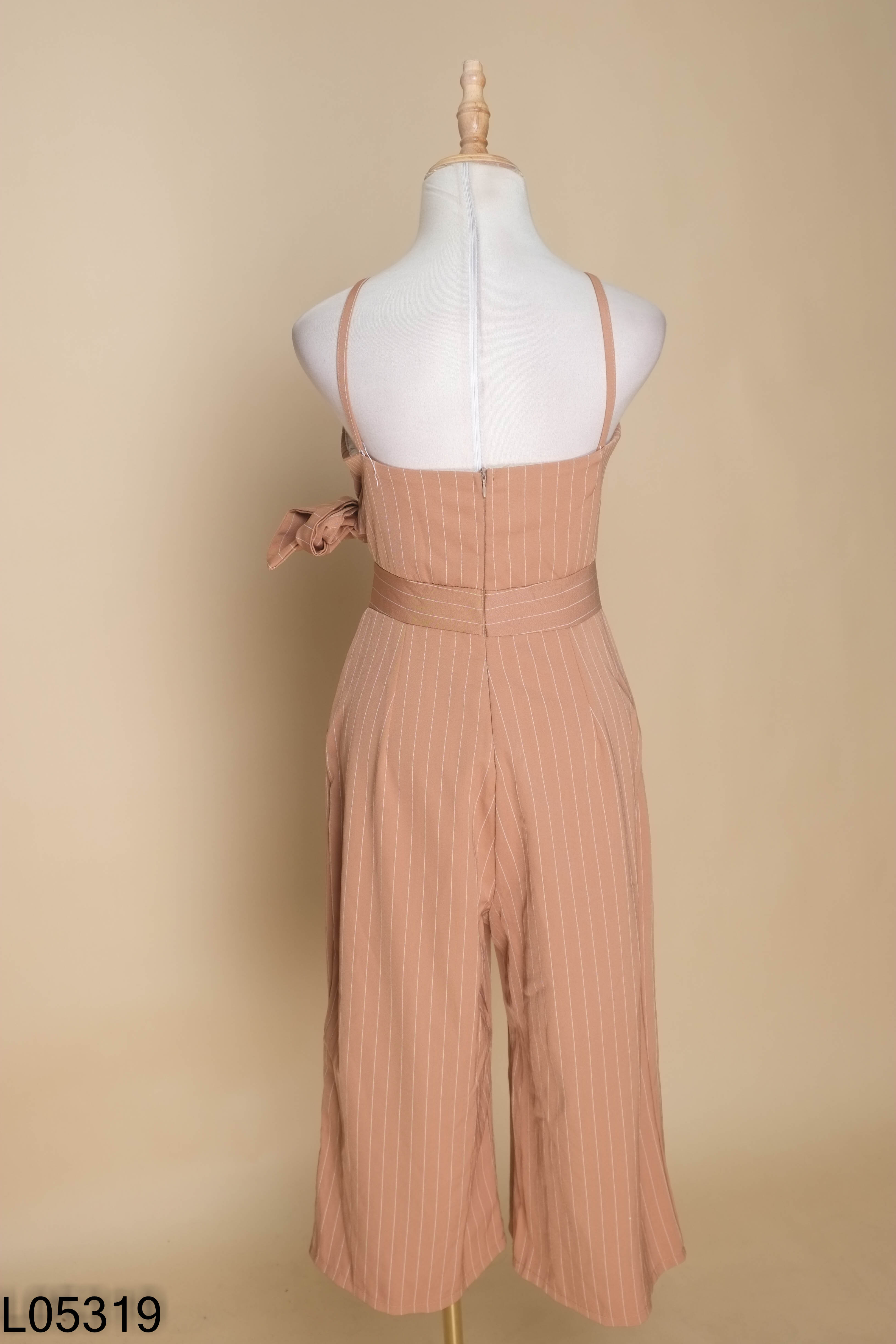 Jumpsuit nâu kẻ