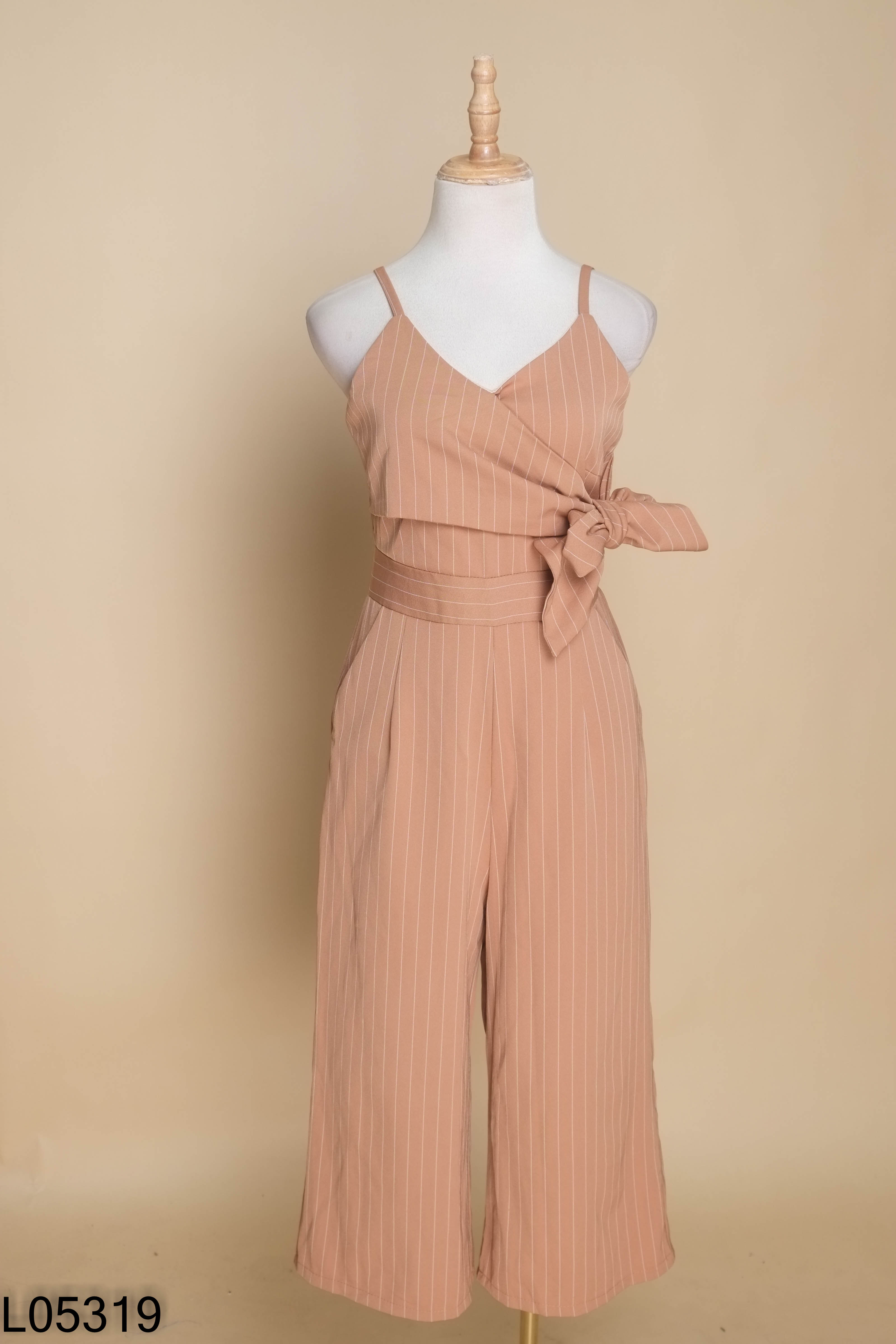 Jumpsuit nâu kẻ