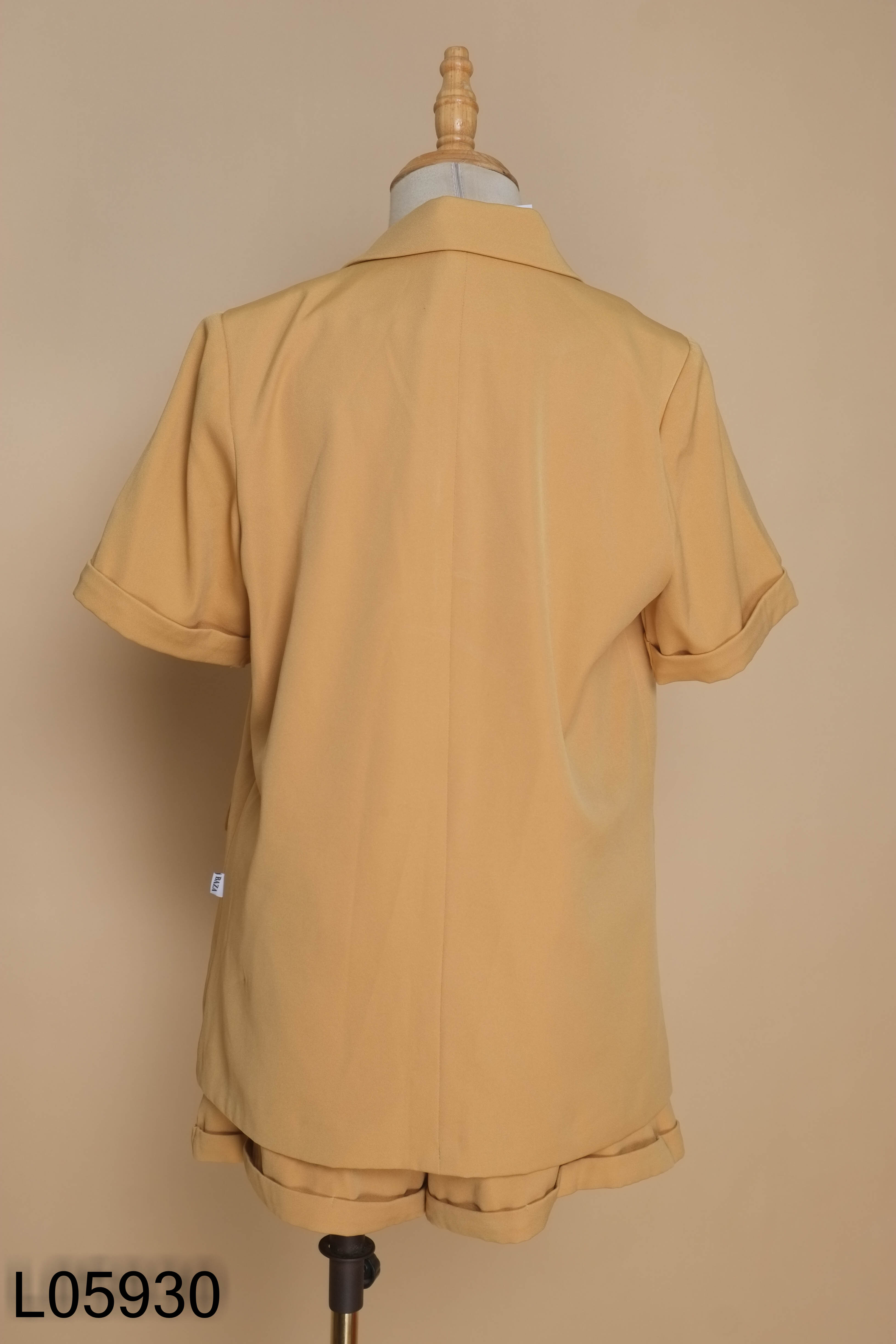 Set Áo blazer nâu be BAZA ngắn tay + quần shorts