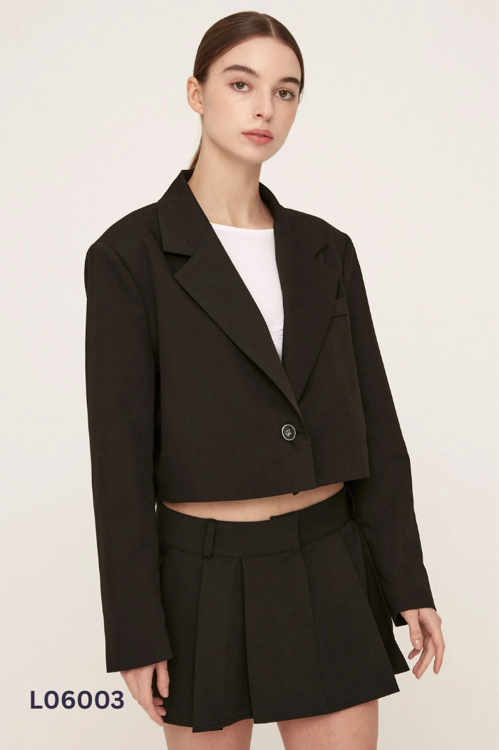 Áo đen cổ vest