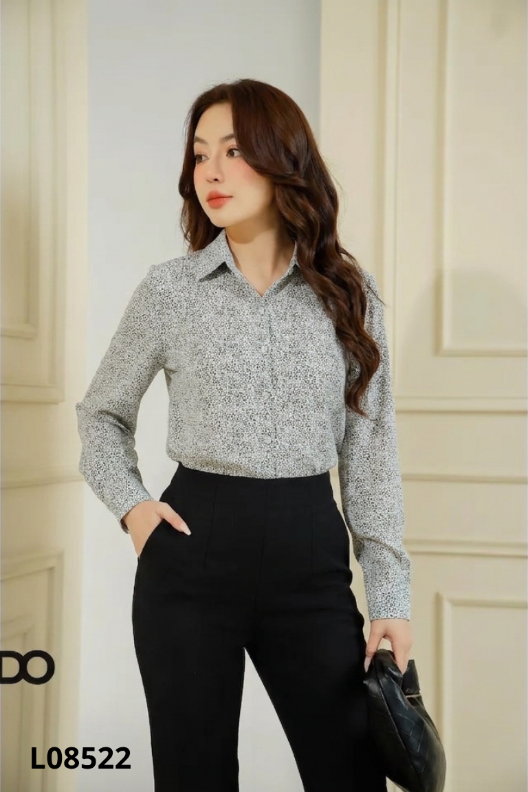 Áo sơ mi trắng họa tiết đen