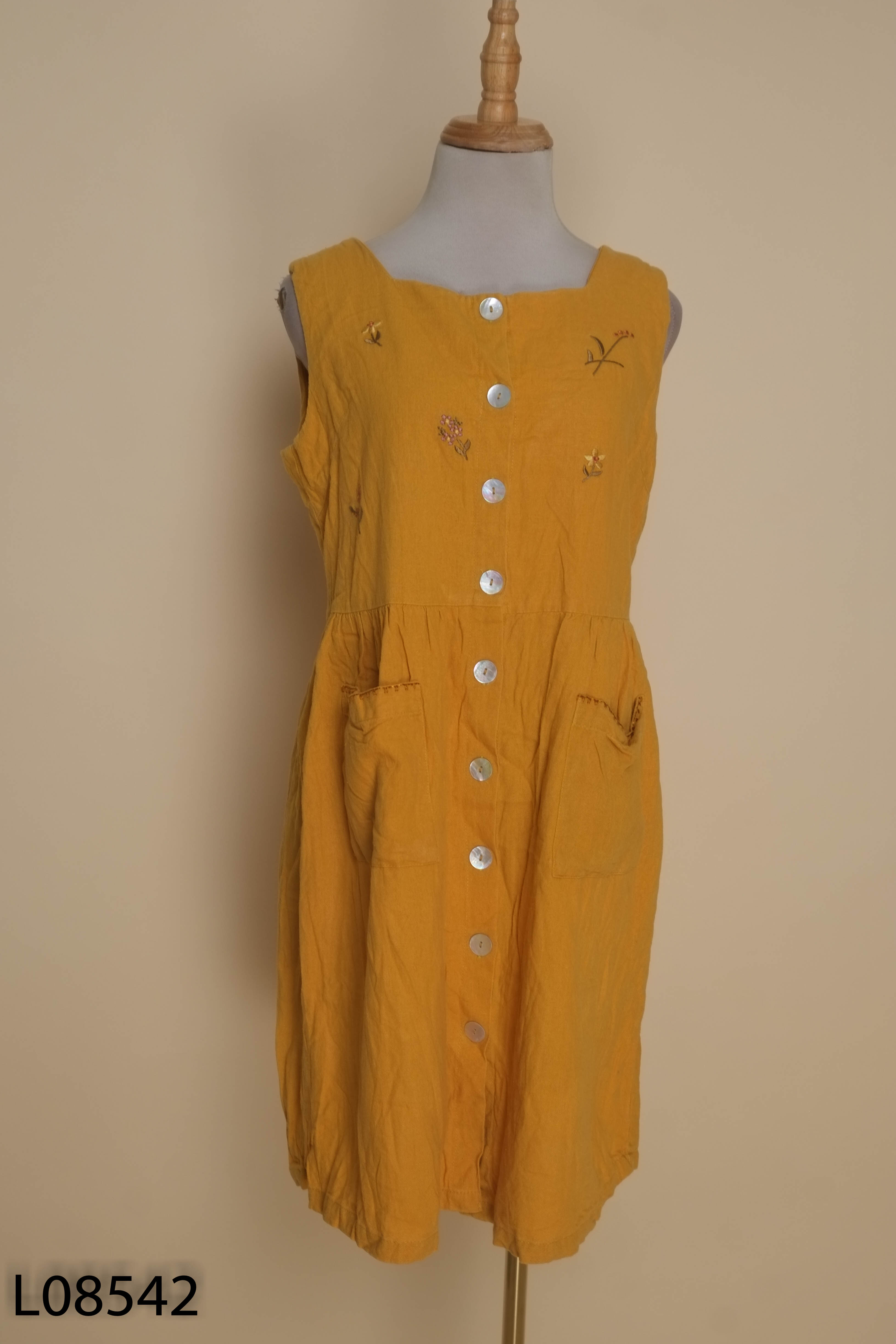 Váy linen vàng cam thêu hoa