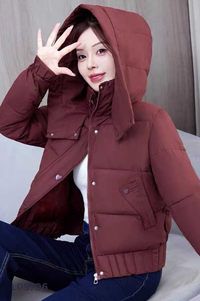 Áo khoác đỏ mũ dáng ngắn