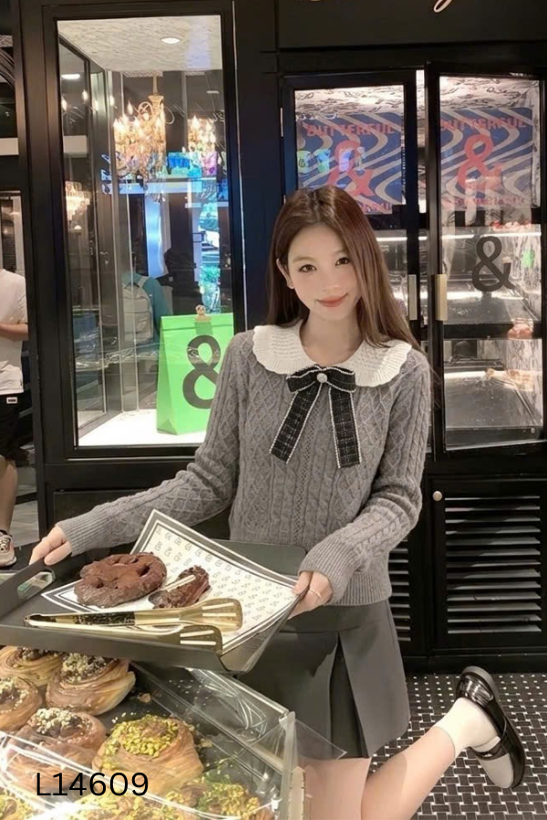 Áo len xám phối cổ trắng