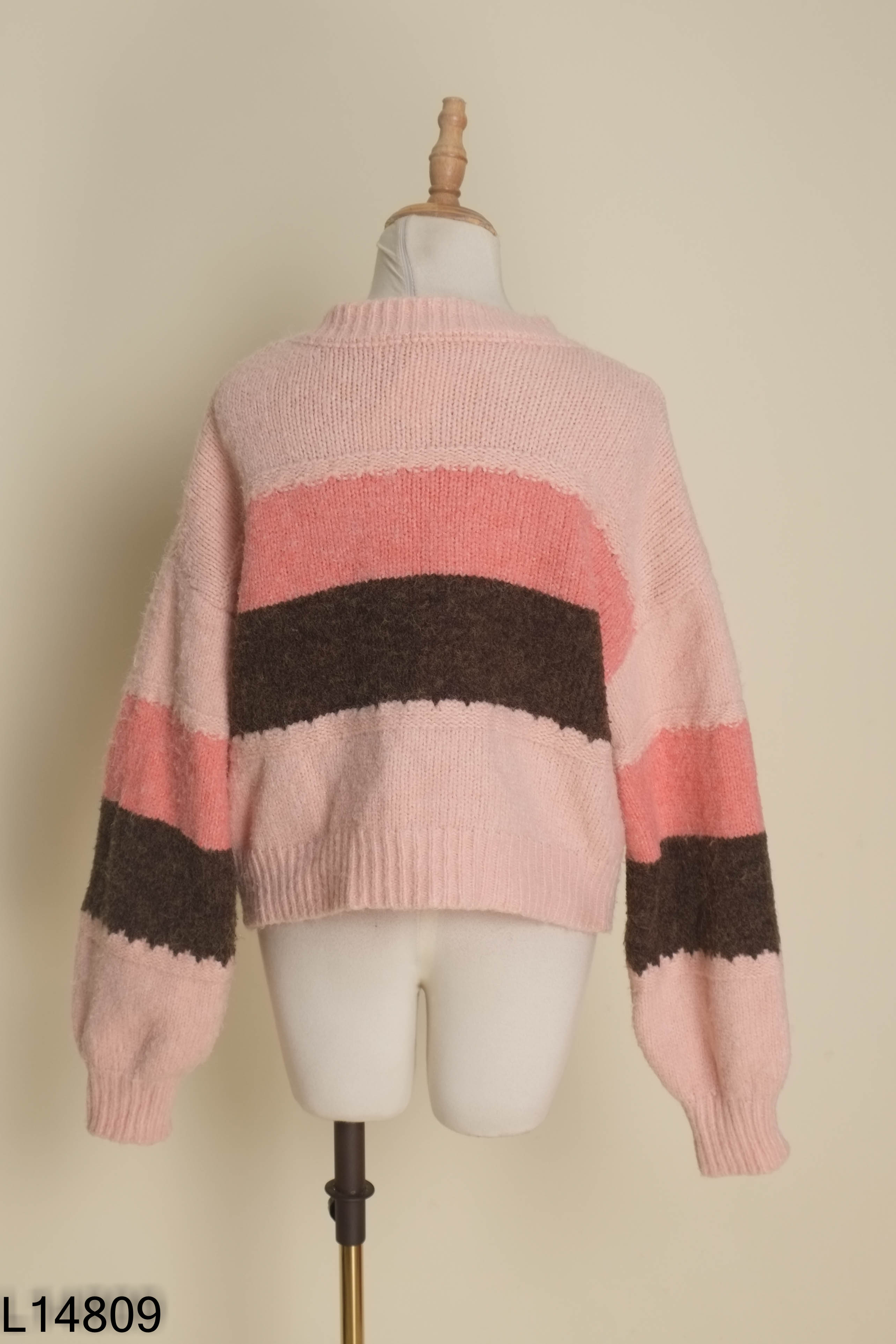 Áo len cardigan hồng thêu họa tiết