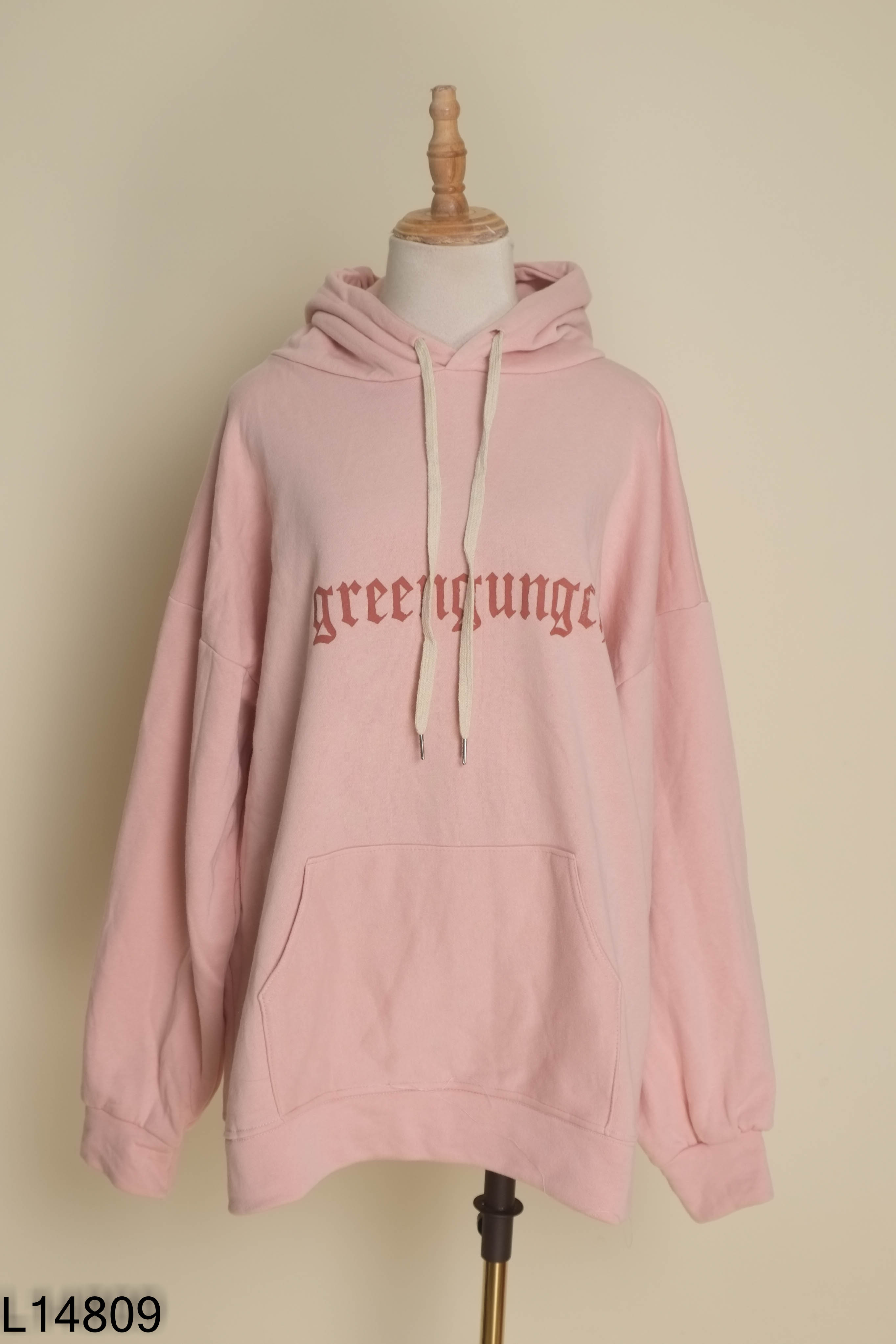 Áo hoodie hồng họa tiết chữ