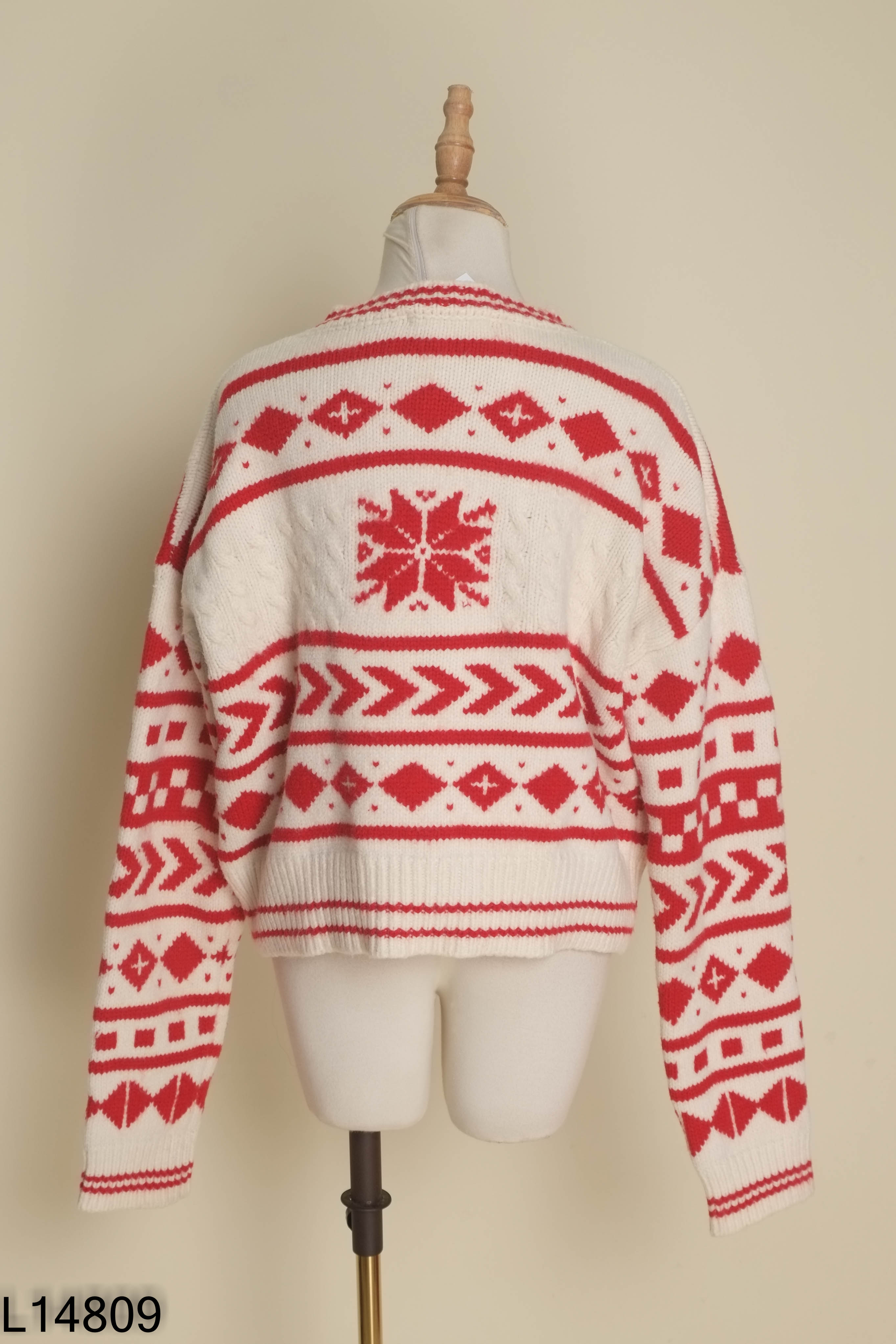 Áo len cardigan trắng họa tiết đỏ