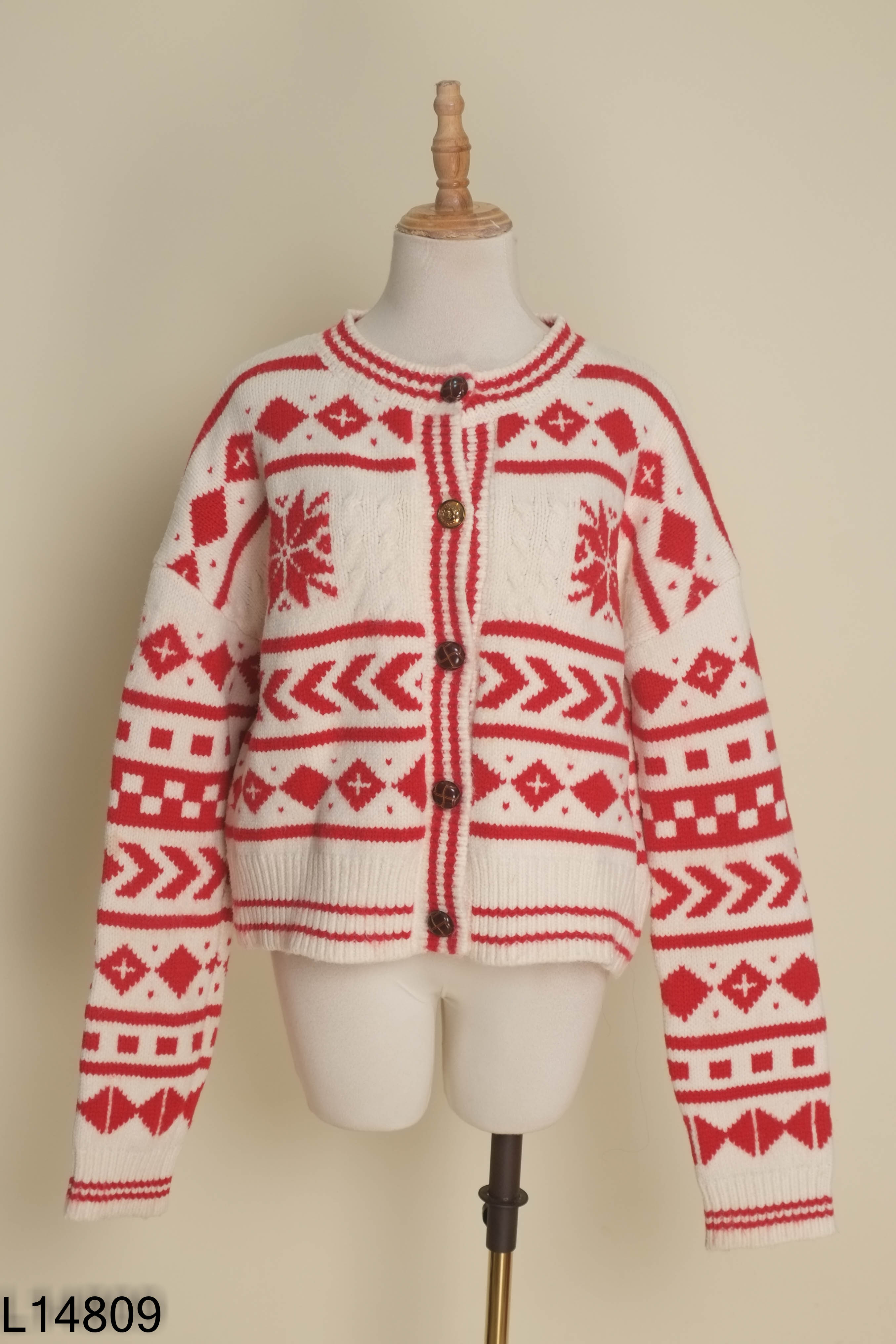 Áo len cardigan trắng họa tiết đỏ