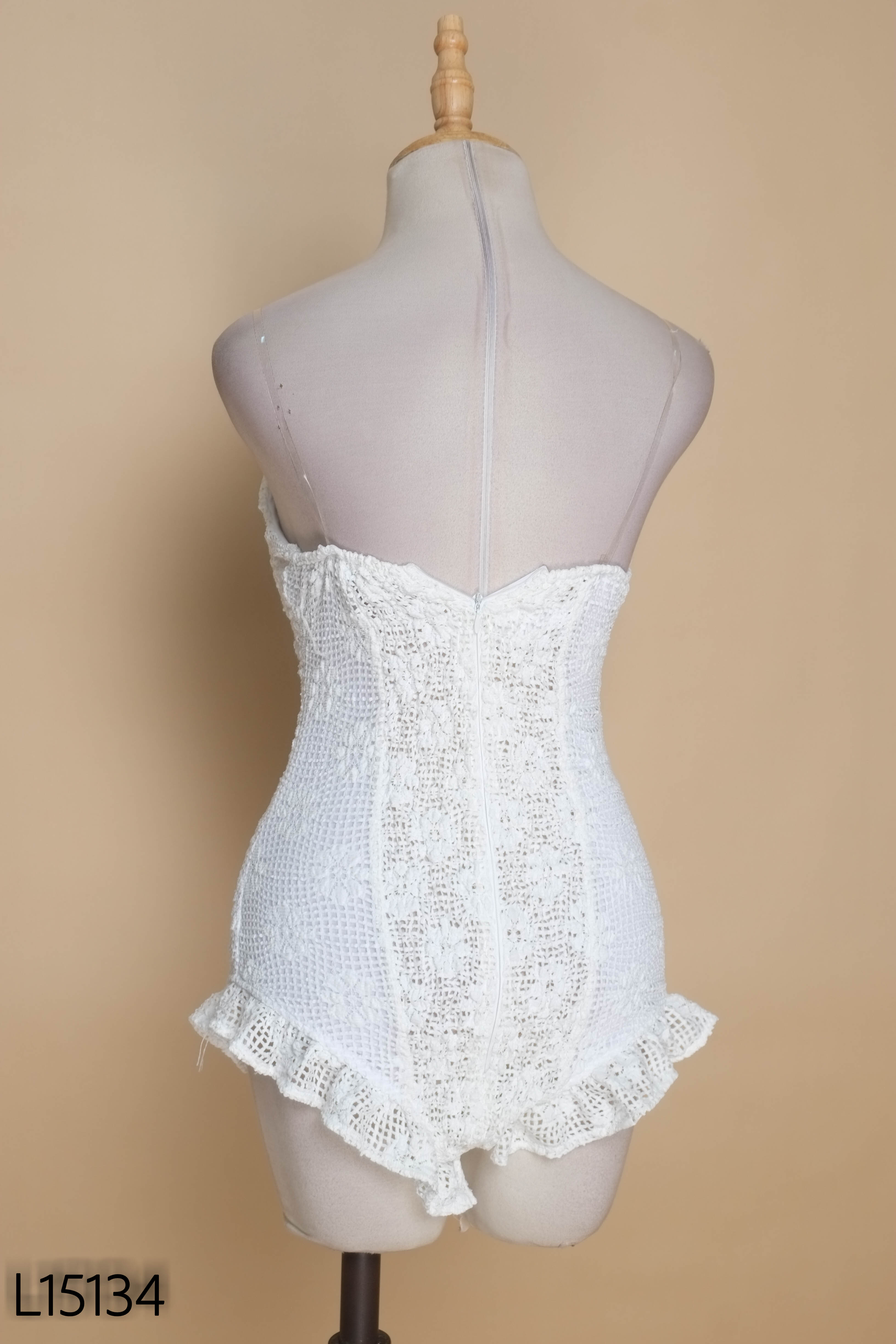 Bodysuit trắng ren họa tiết